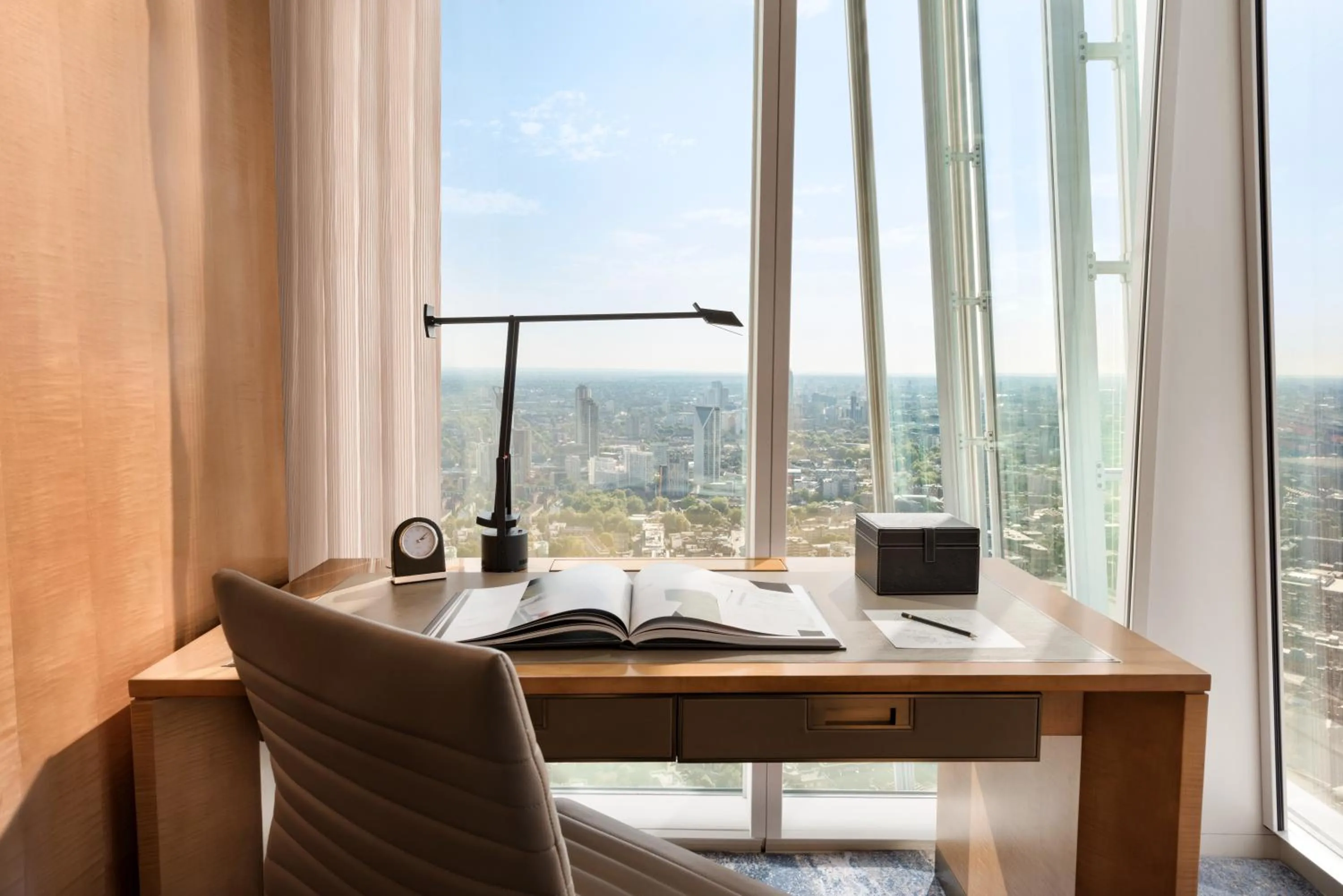 Premier King Room with City View in Shangri-La The Shard, London