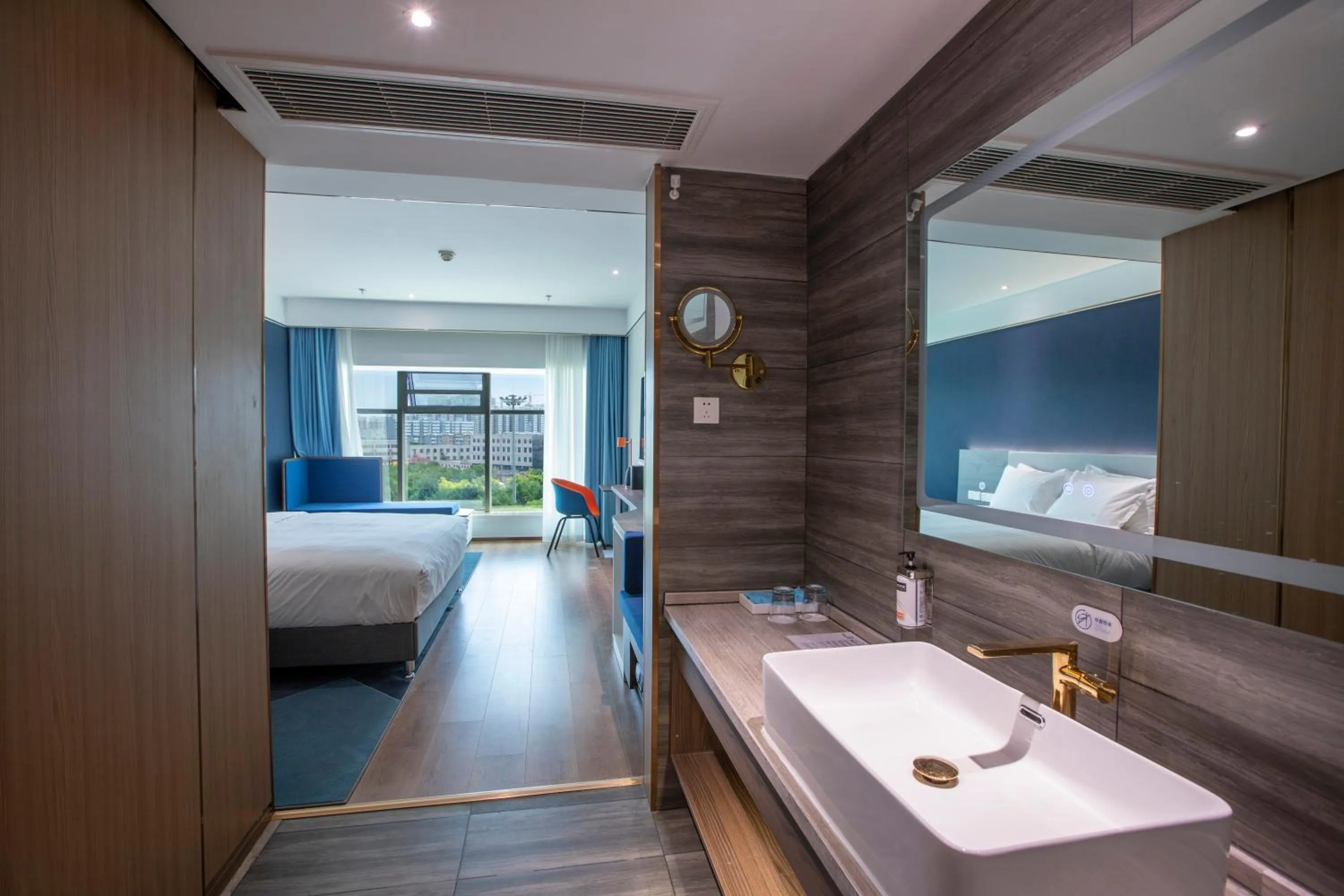 One-Bedroom King Suite in Holiday Inn Express Hengshui Railway Station by IHG