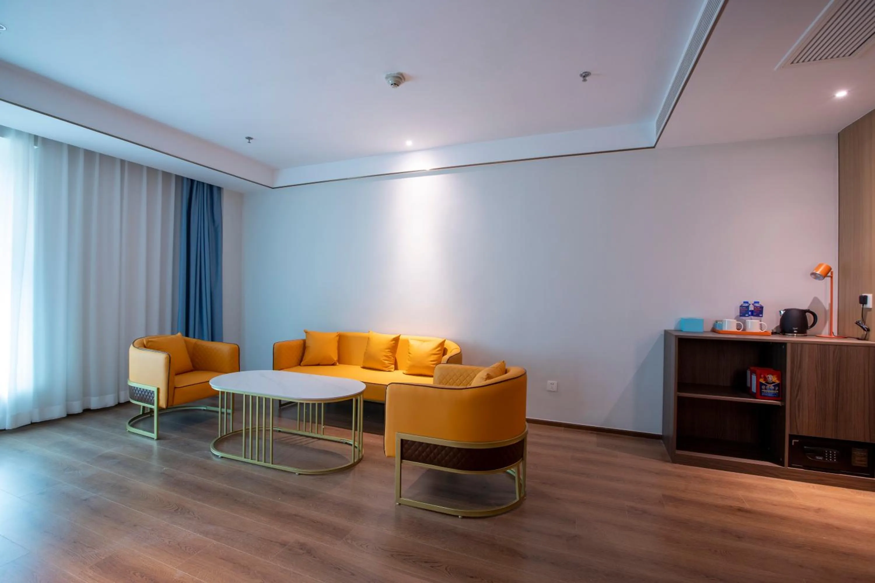 Two-Bedroom Suite with Two King Beds in Holiday Inn Express Hengshui Railway Station by IHG