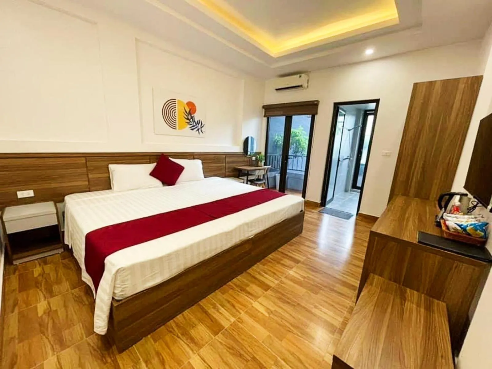 Deluxe Double or Twin Room with Balcony in Bai Chay Panda Hotel