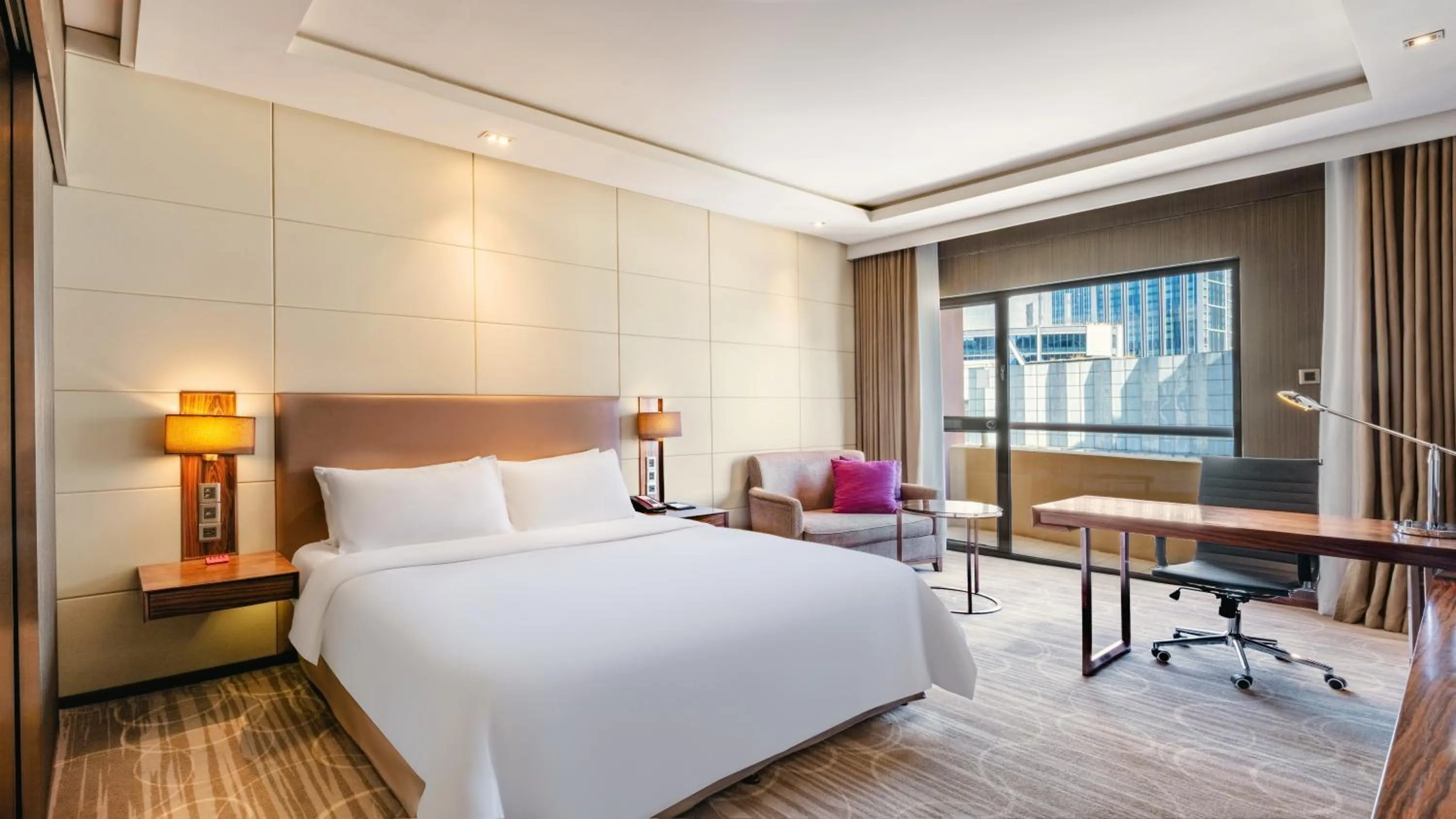 Premium King Room - Lounge Access in Crowne Plaza Kunming City Centre by IHG