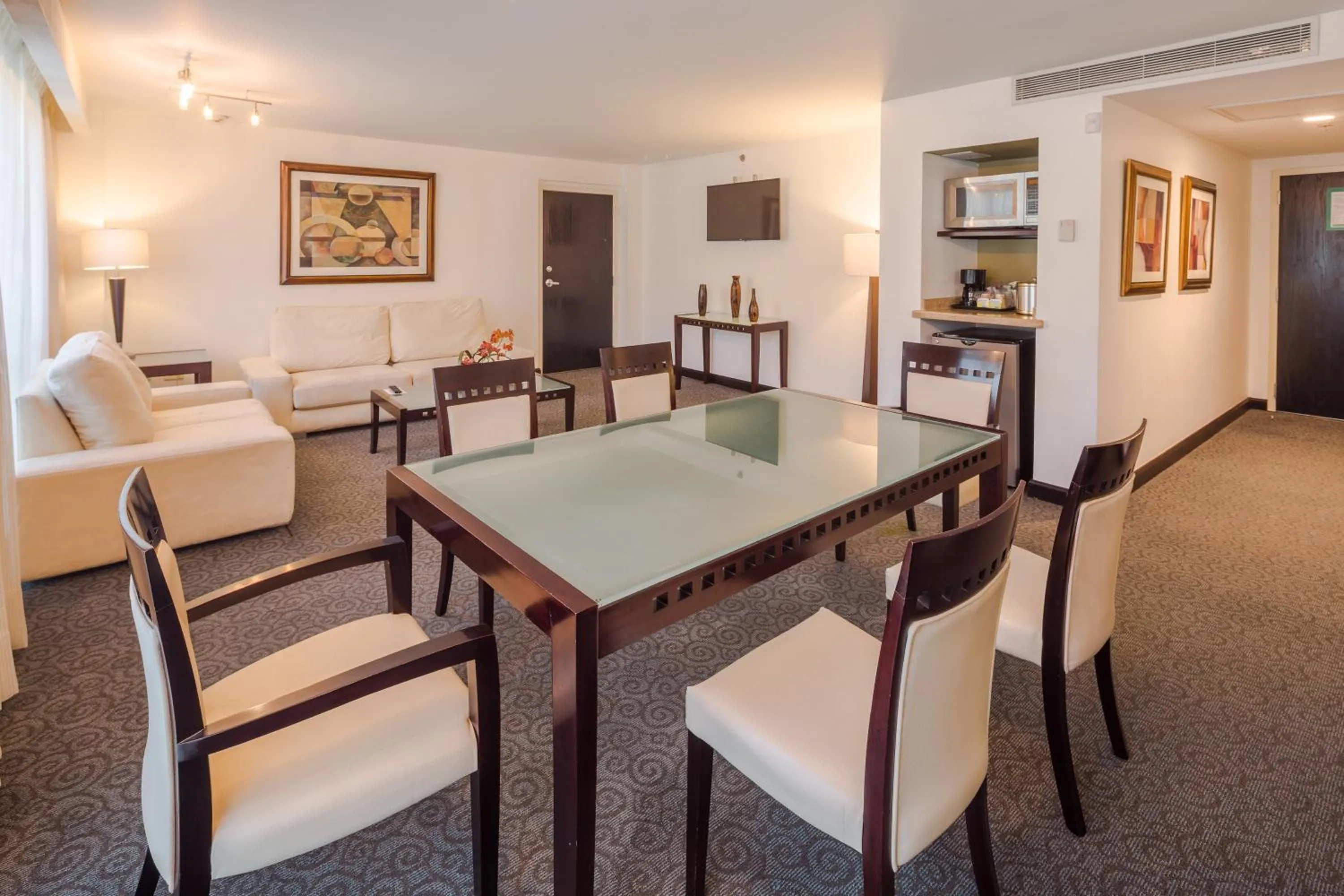King Suite with Garden View in Holiday Inn Monterrey Valle by IHG