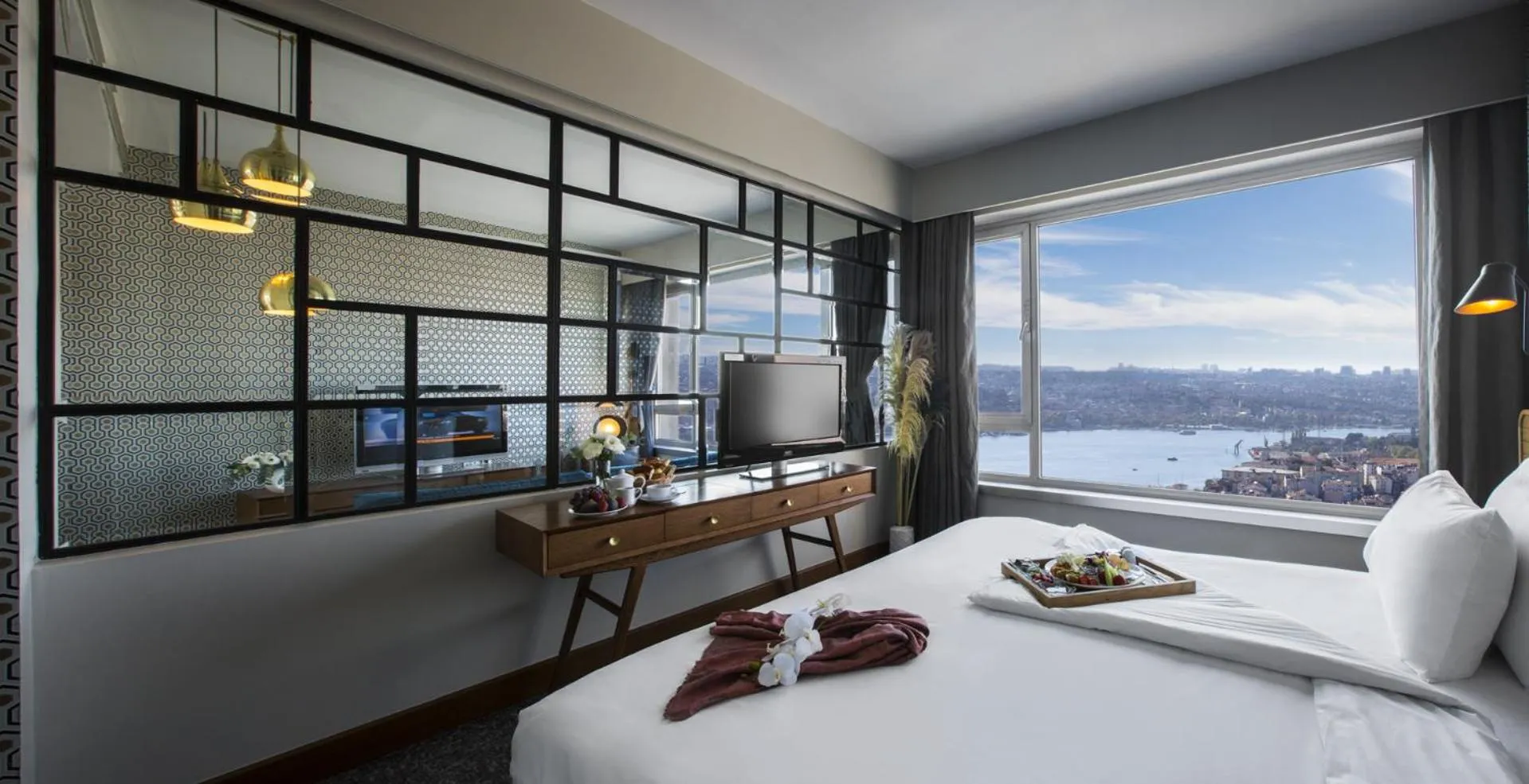 Suite with Bosphorus View in The Marmara Pera