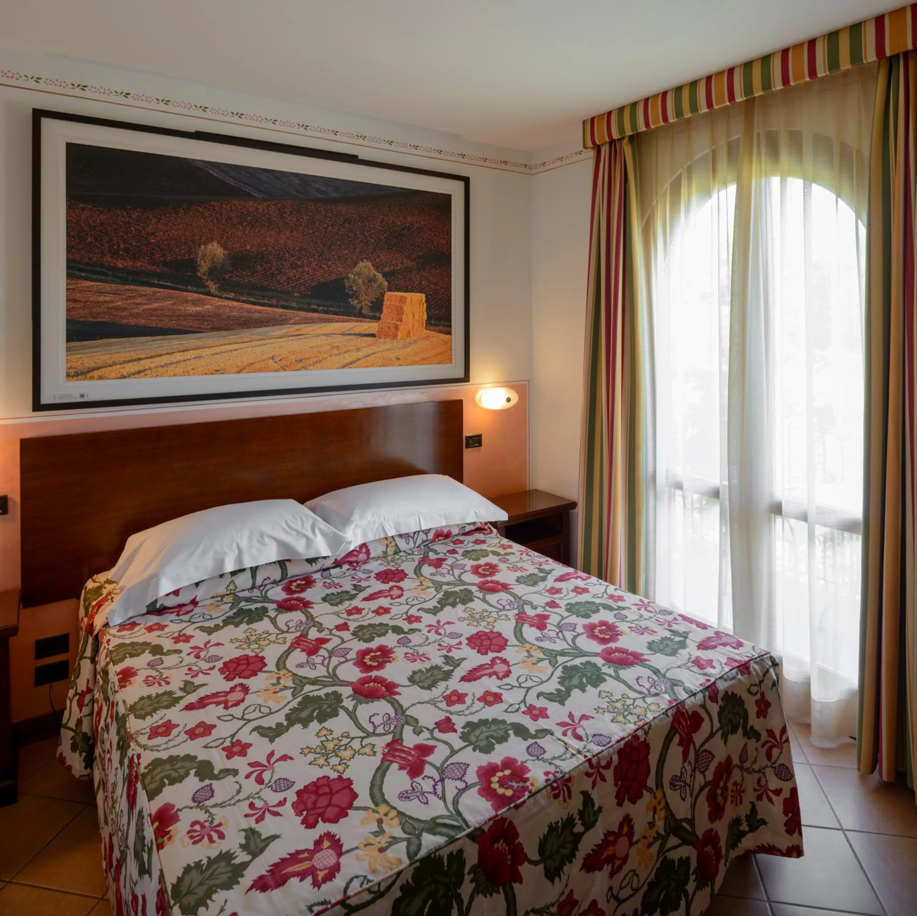 Large Single Room in Hotel Sovestro