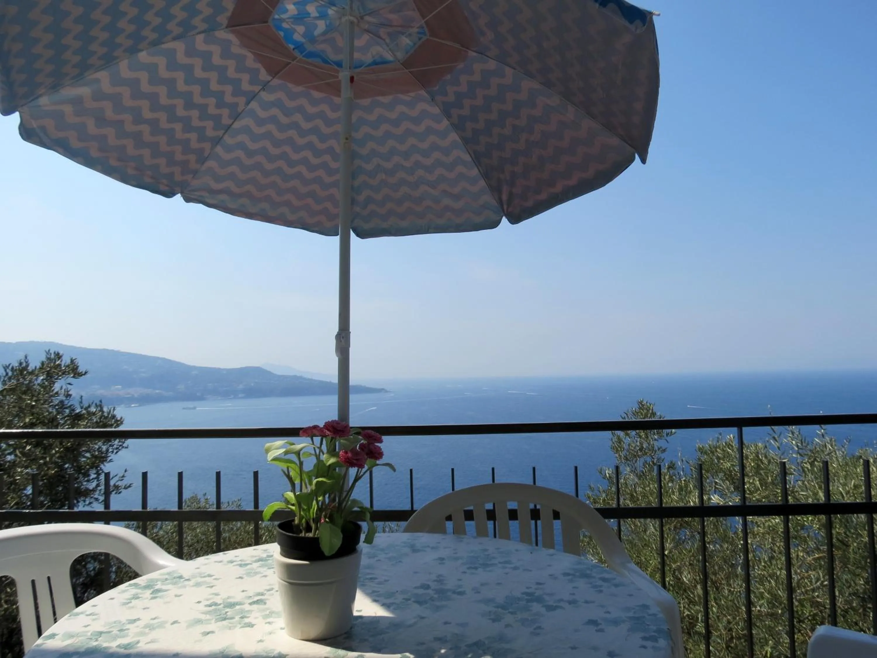 Chalet with Sea View and Kitchenette (3 adults) in Baia Serena