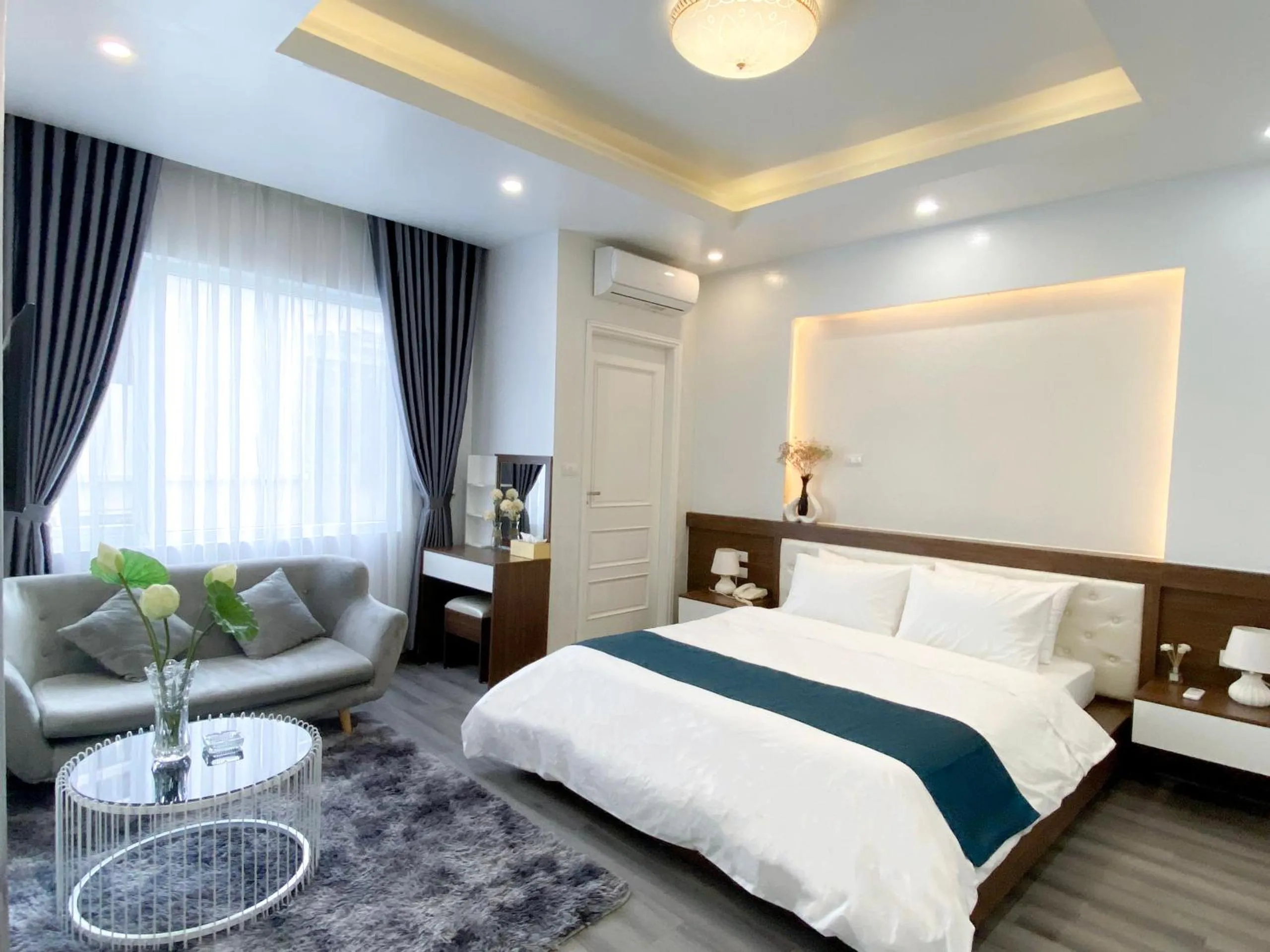 King Studio in Sen Hotel My Dinh Song Da 미딩