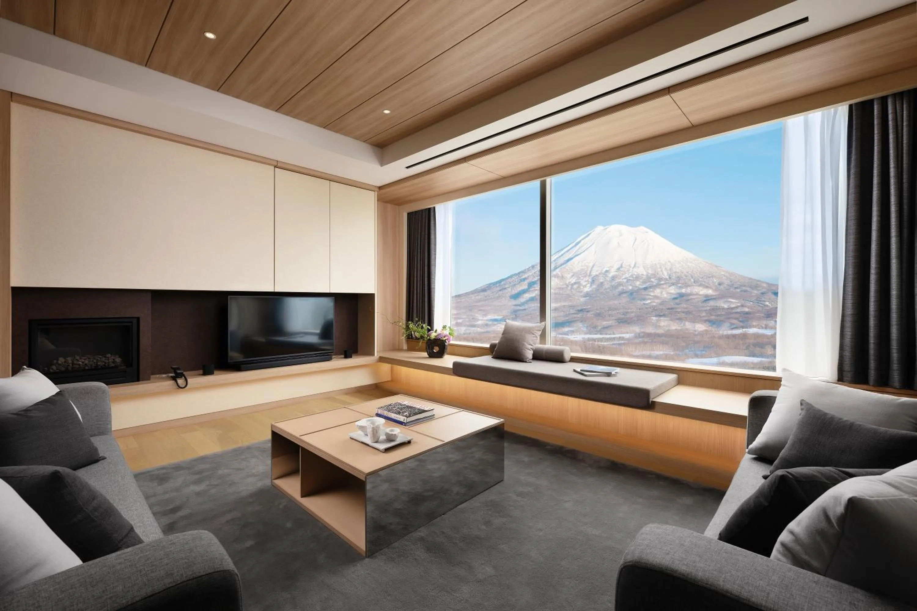 Four Bedroom with Mt. Yotei View and Open-Air Bath in Setsu Niseko