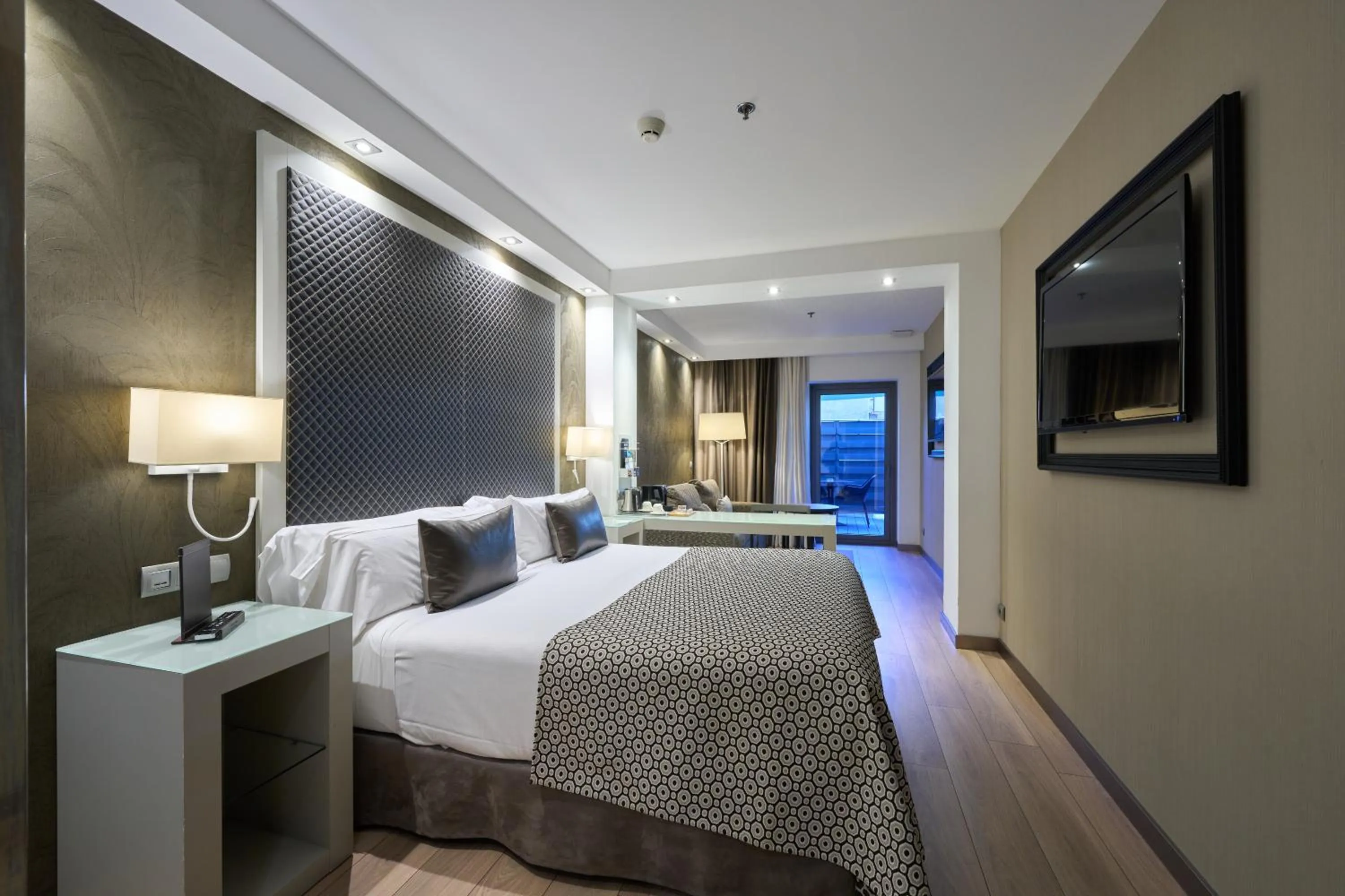 Junior Suite with Terrace in Catalonia Square 4* Sup