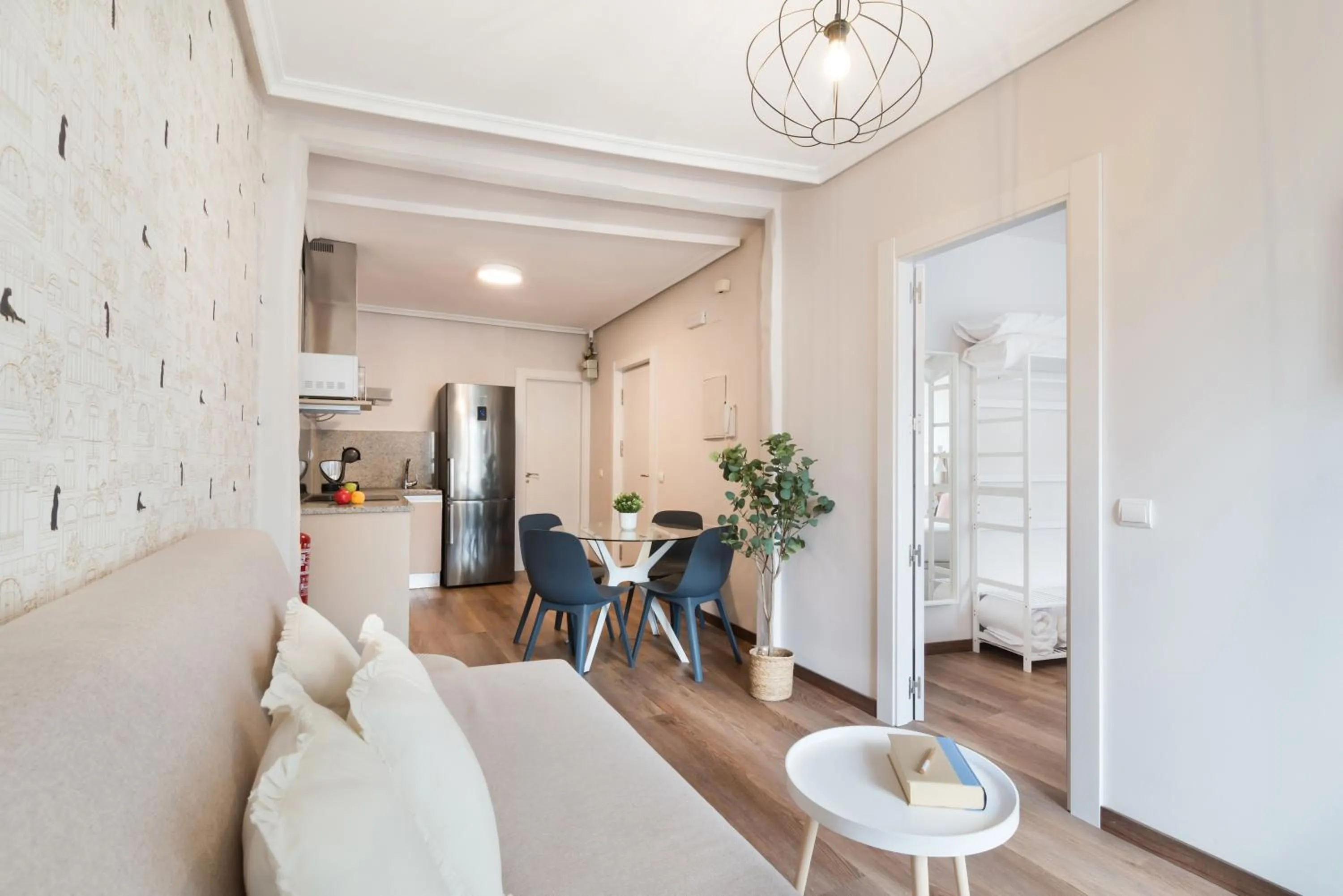 One-Bedroom Apartment with Balcony in Roisa Centro