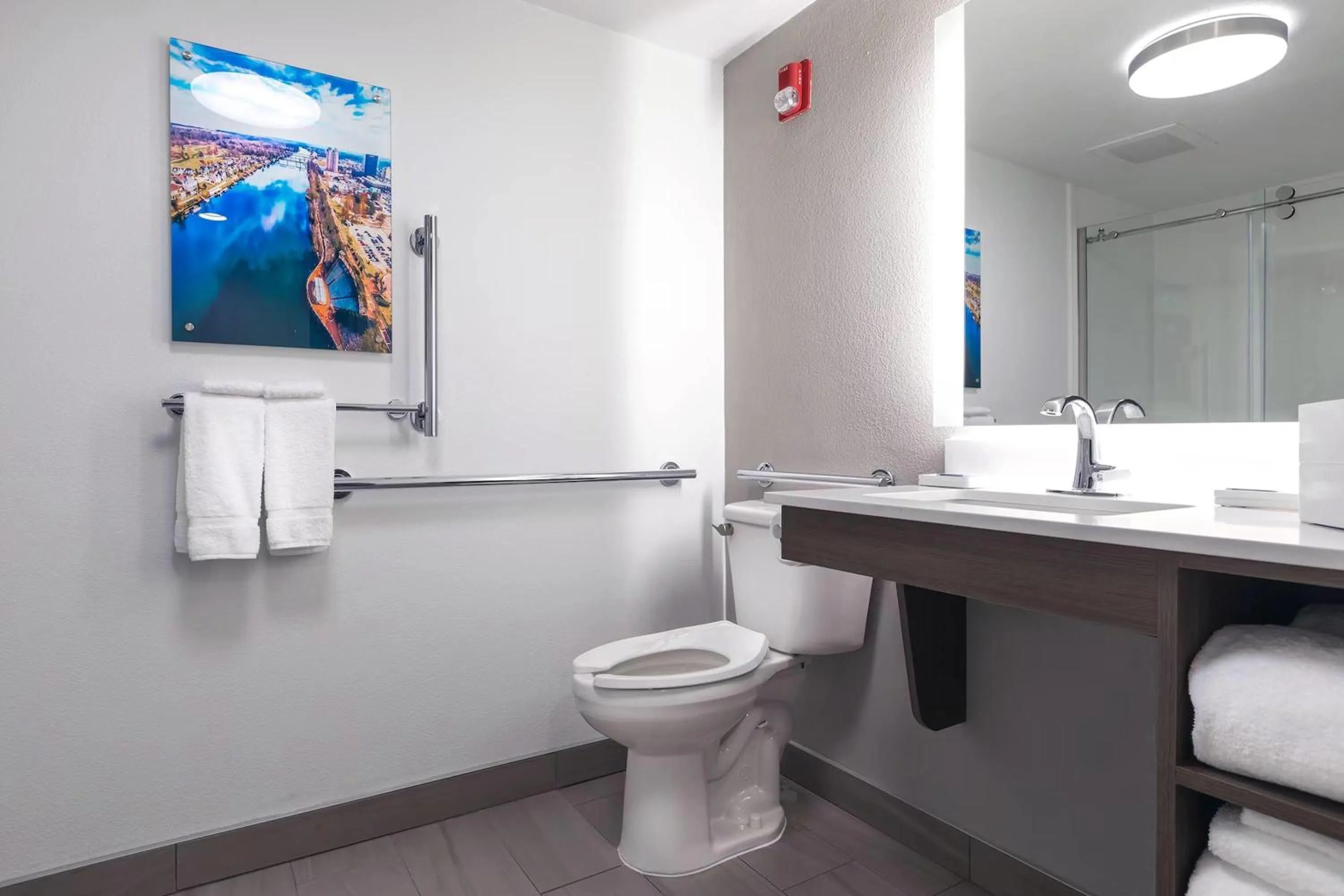 Deluxe King Room - Mobility Access/Non-Smoking in Wingate Augusta Washington Road by Wyndham