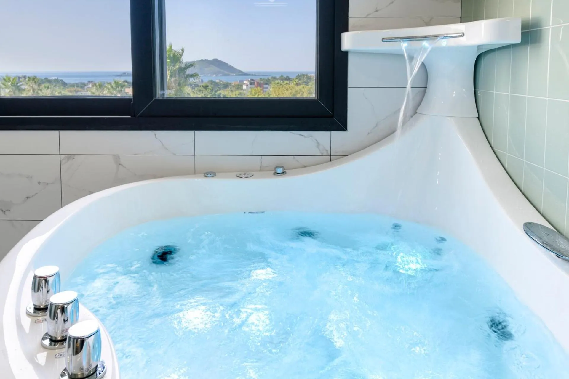 Twin/Double  Room with Spa Access in Liverpool & Spa