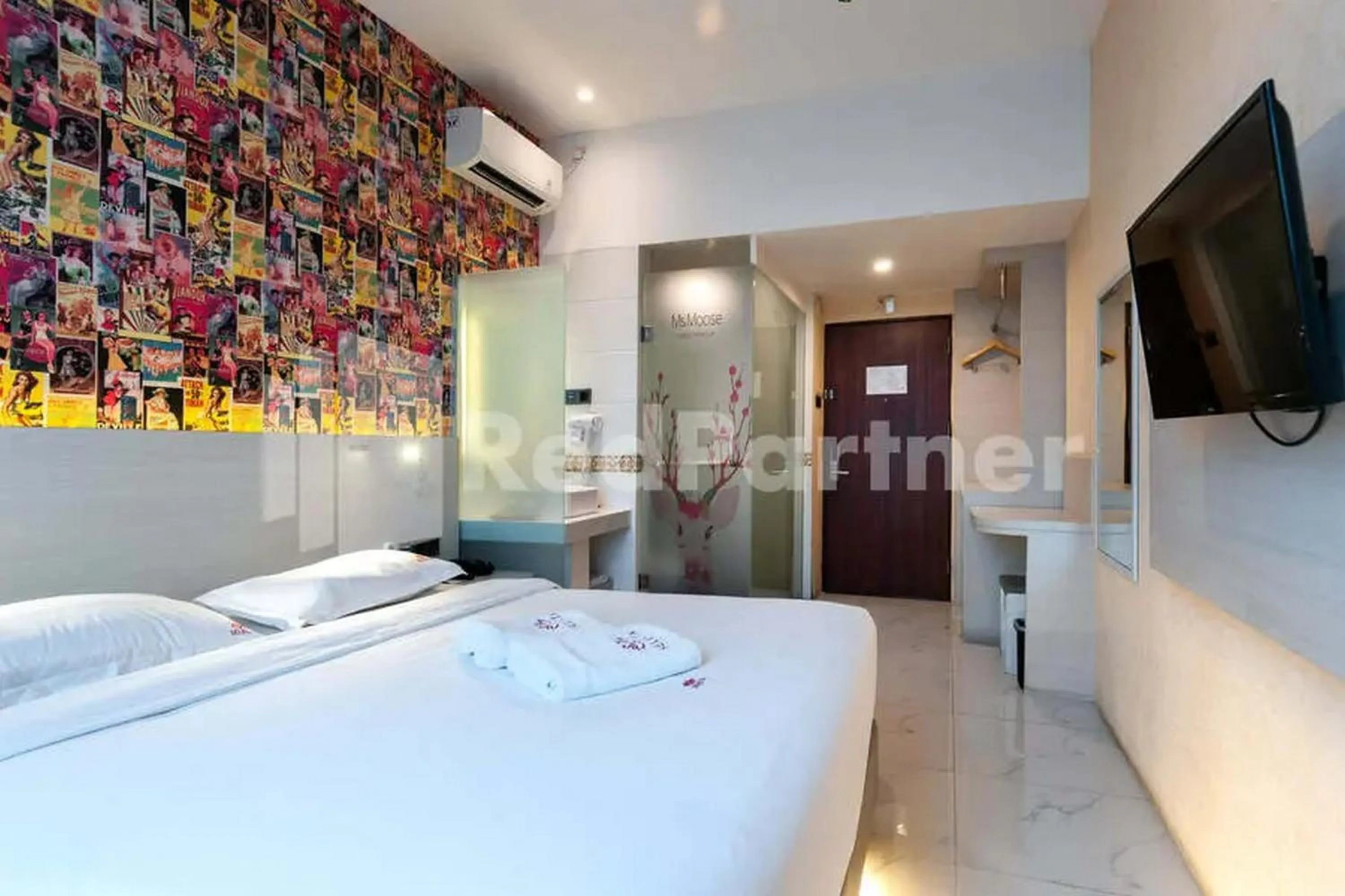 Superior Double Room in Selecta Hotel Medan Petisah R Signature Mitra RedDoorz