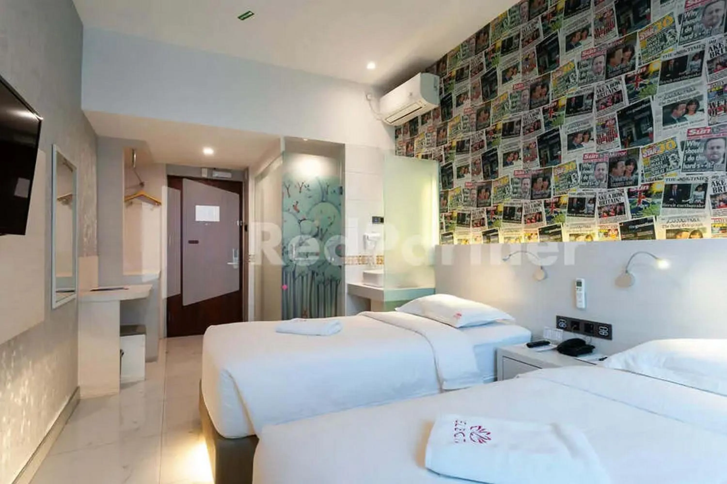 Superior Twin Room in Selecta Hotel Medan Petisah R Signature Mitra RedDoorz