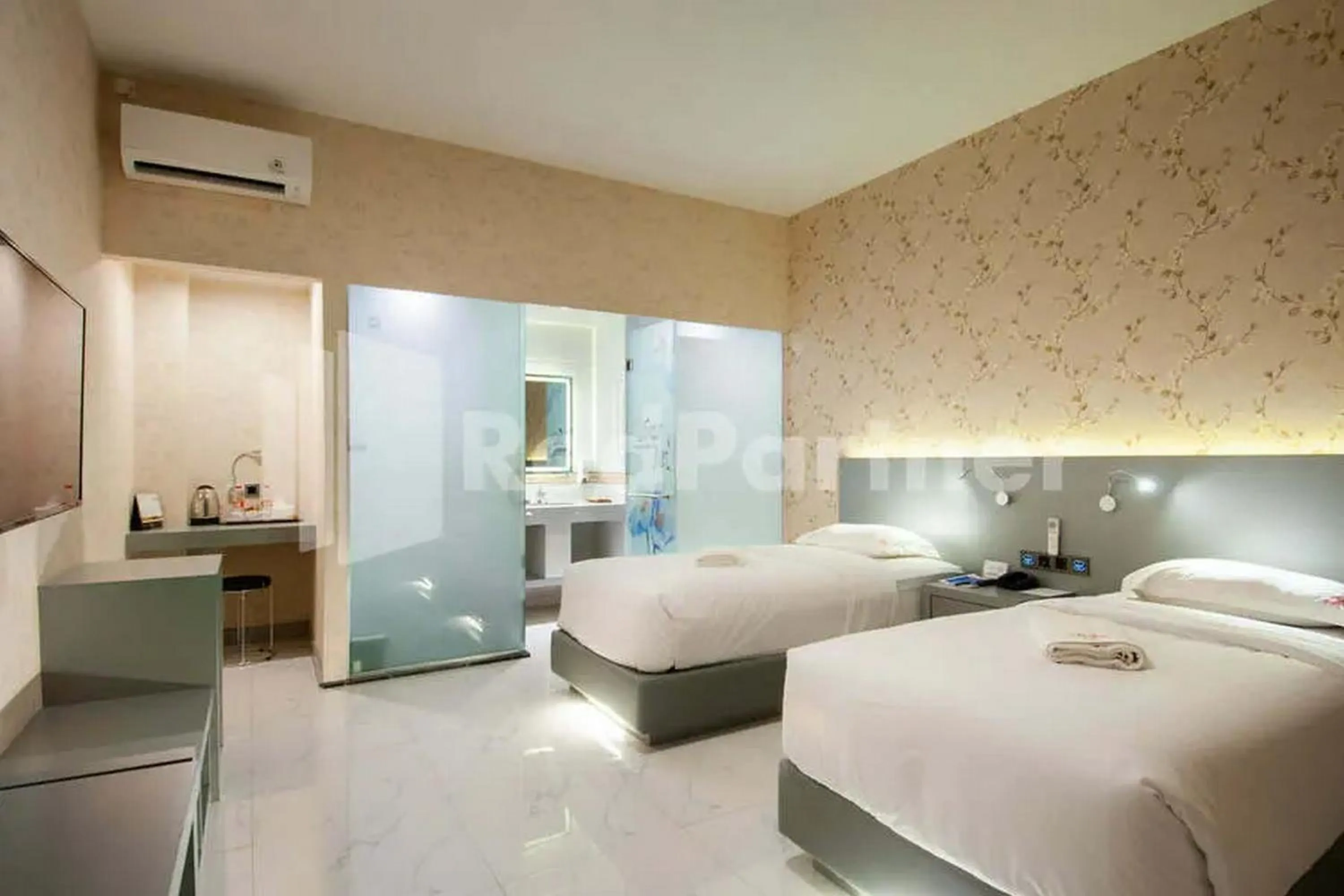 Deluxe Twin Room in Selecta Hotel Medan Petisah R Signature Mitra RedDoorz