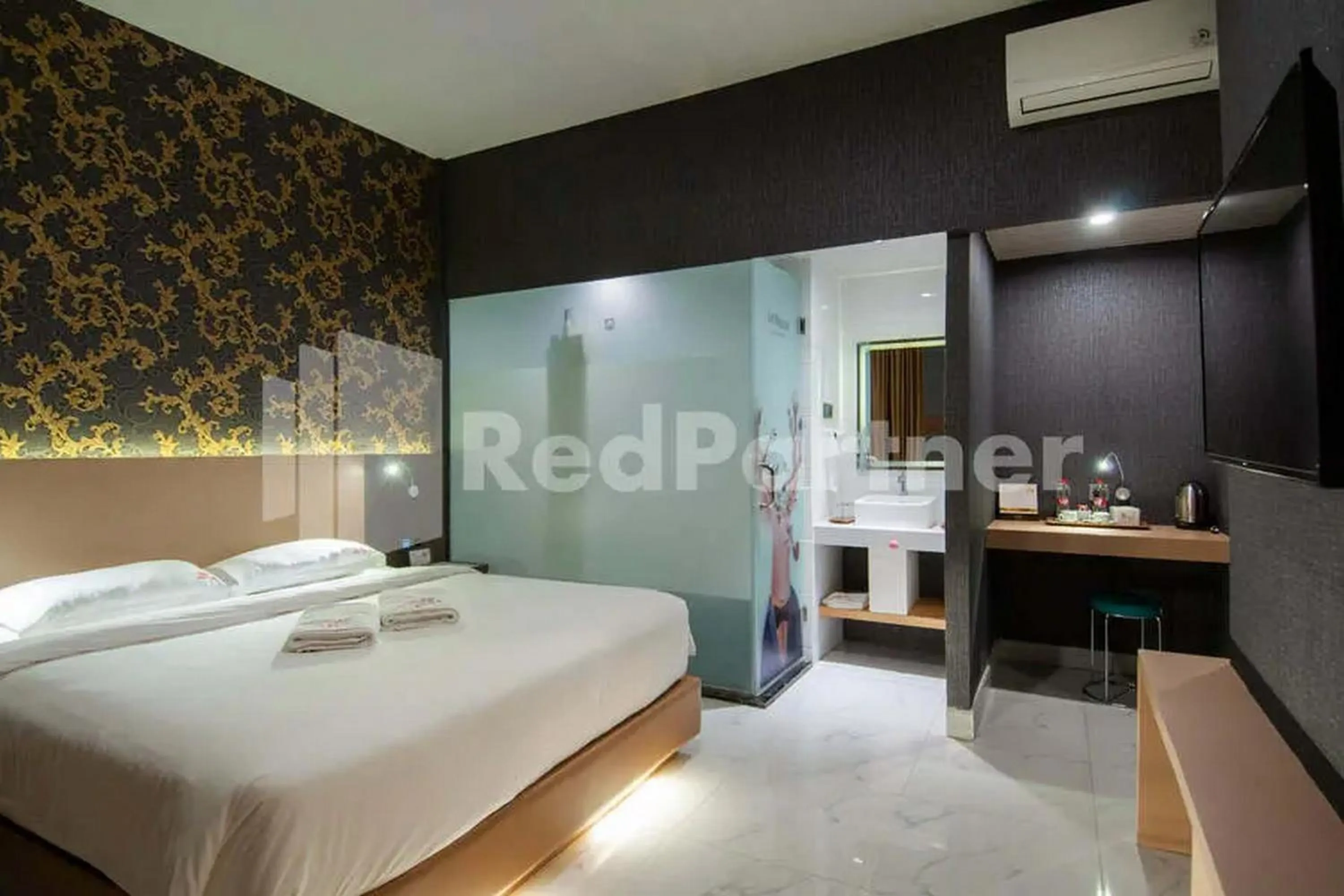 Deluxe Double Room in Selecta Hotel Medan Petisah R Signature Mitra RedDoorz