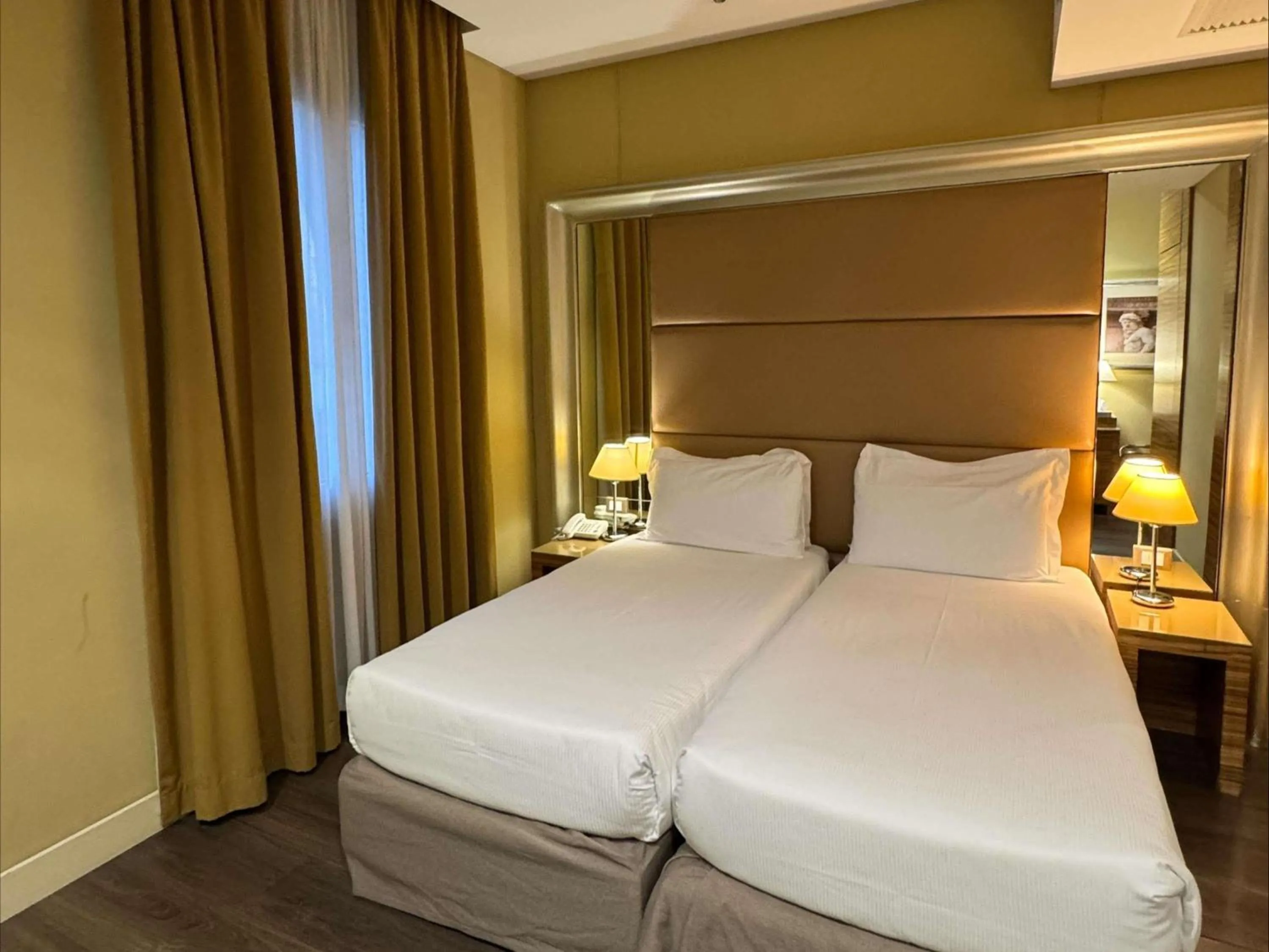 Classic Superior Family Twin Room in Mercure Roma Centro Saint John