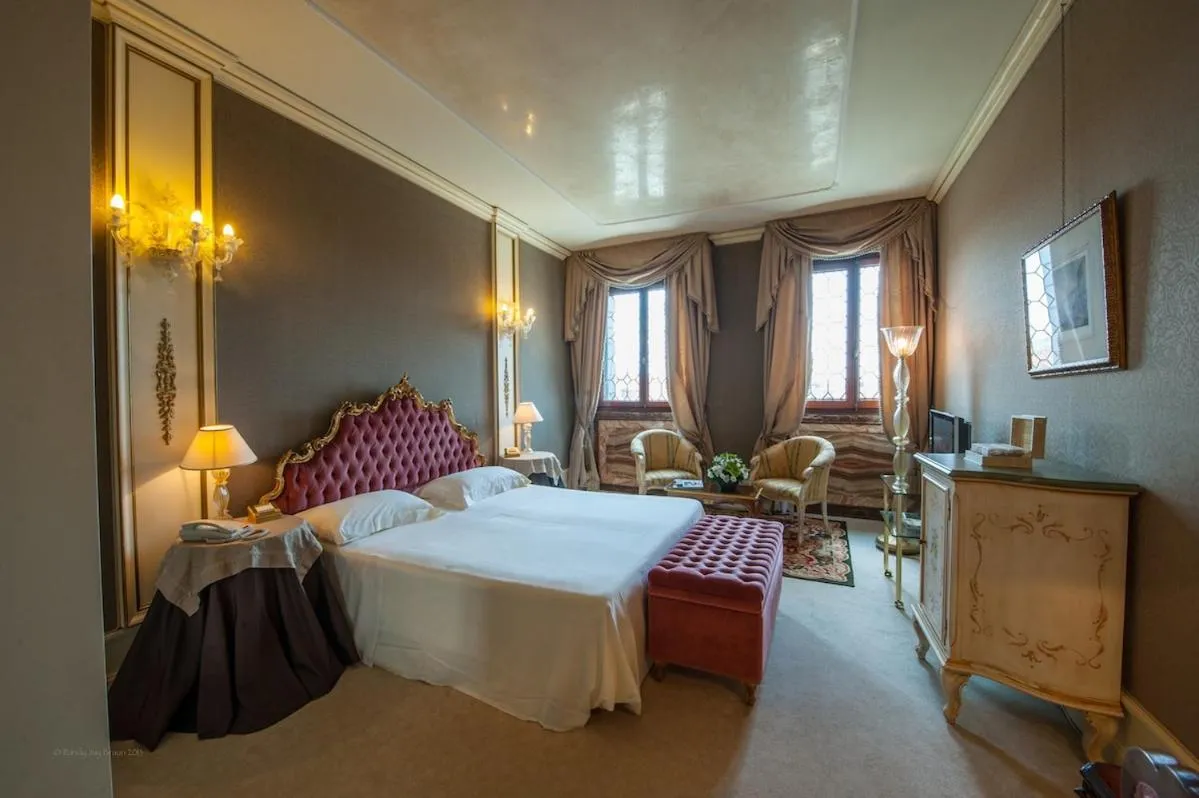 Deluxe Double Room with Grand Canal View in Ca' Sagredo Hotel