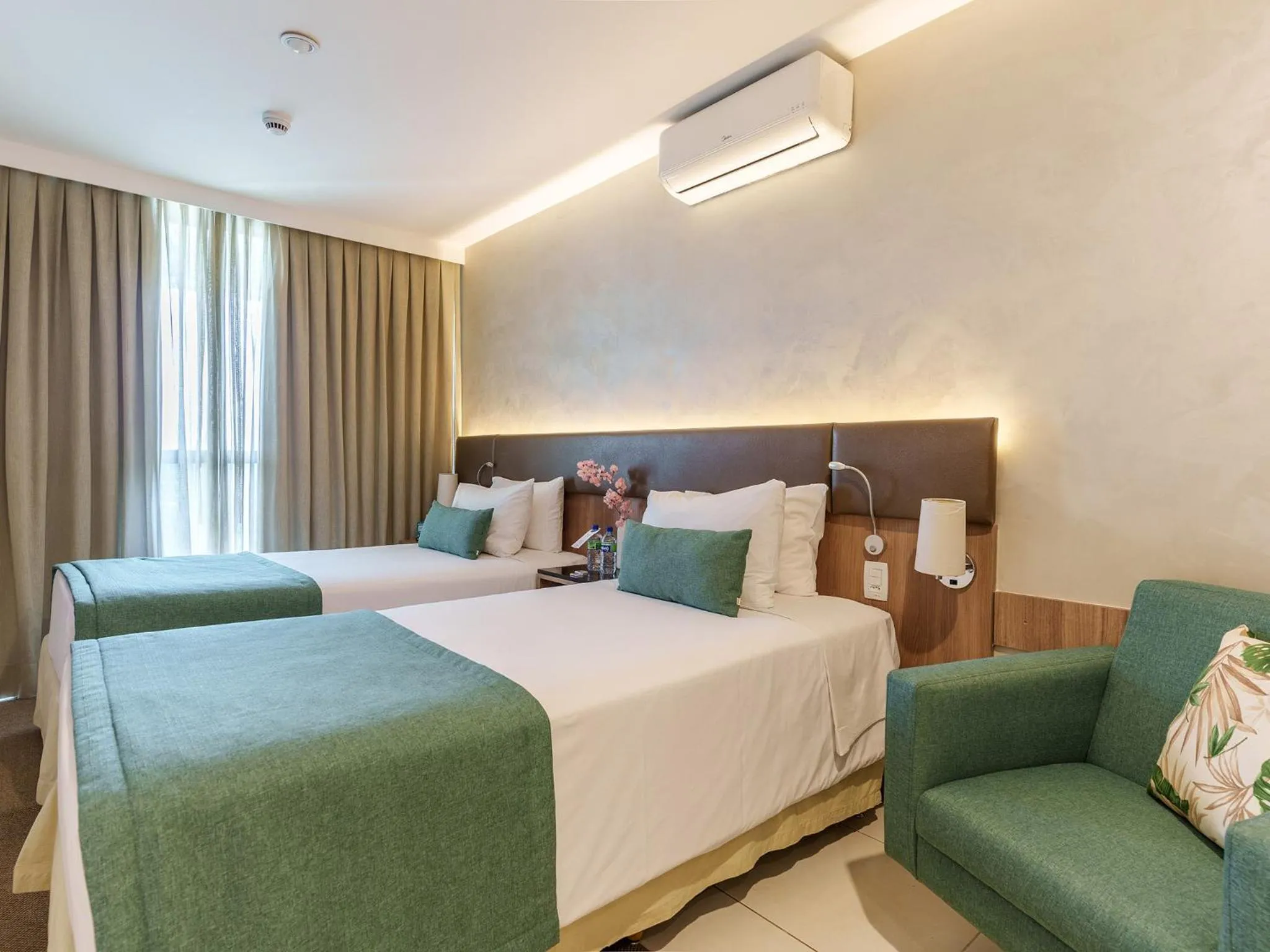 Superior Twin Room with City View in Athos Bulcão Hplus Executive