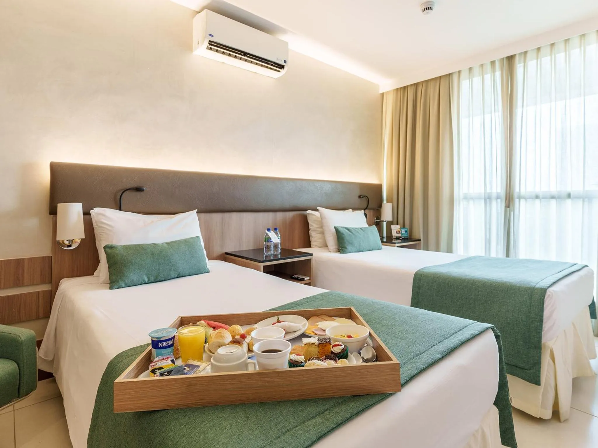 Standard Twin Room in Athos Bulcão Hplus Executive