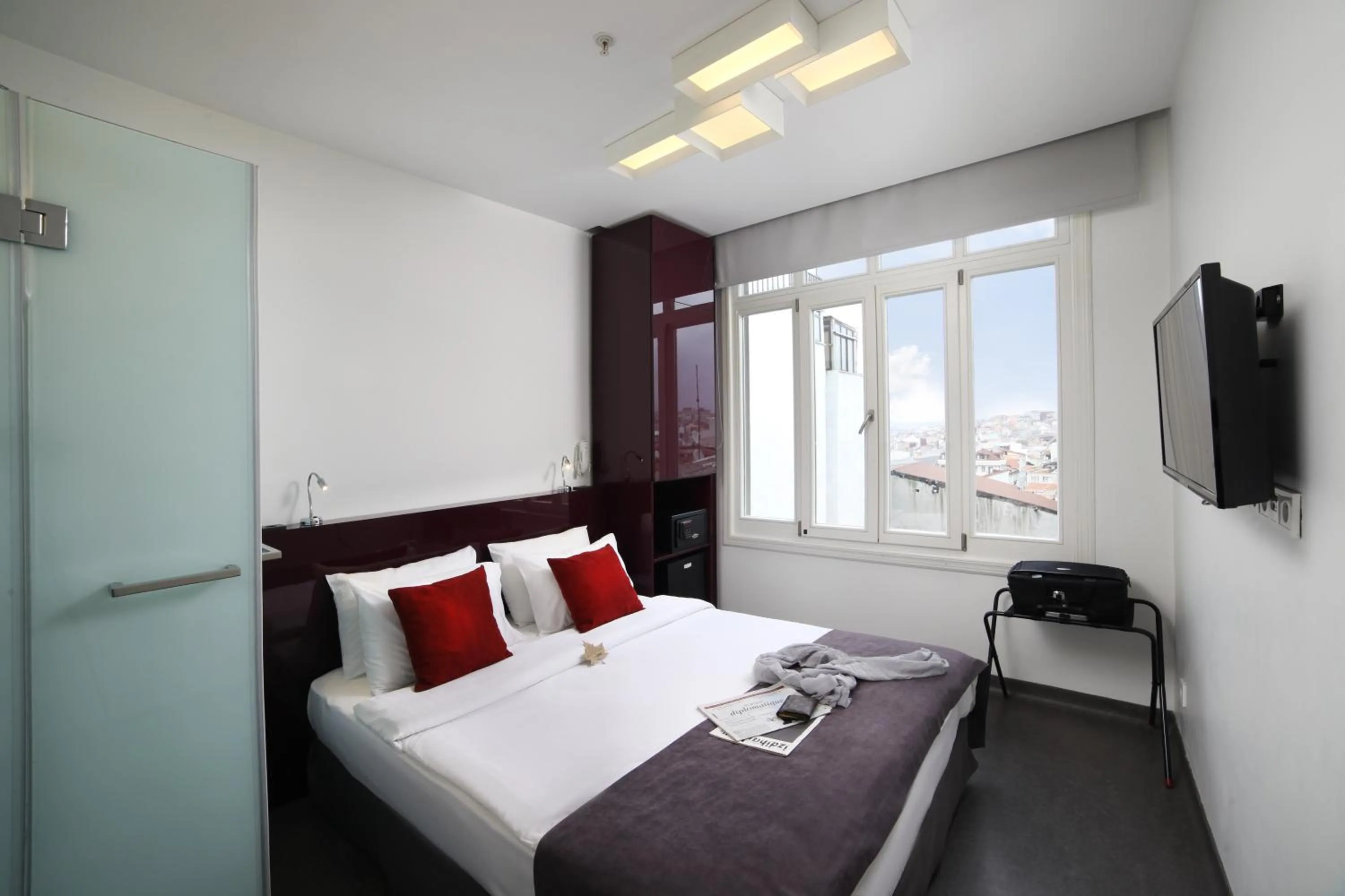 Standard Double Room with Private Bathroom and Shared WC in Wabi Hostels
