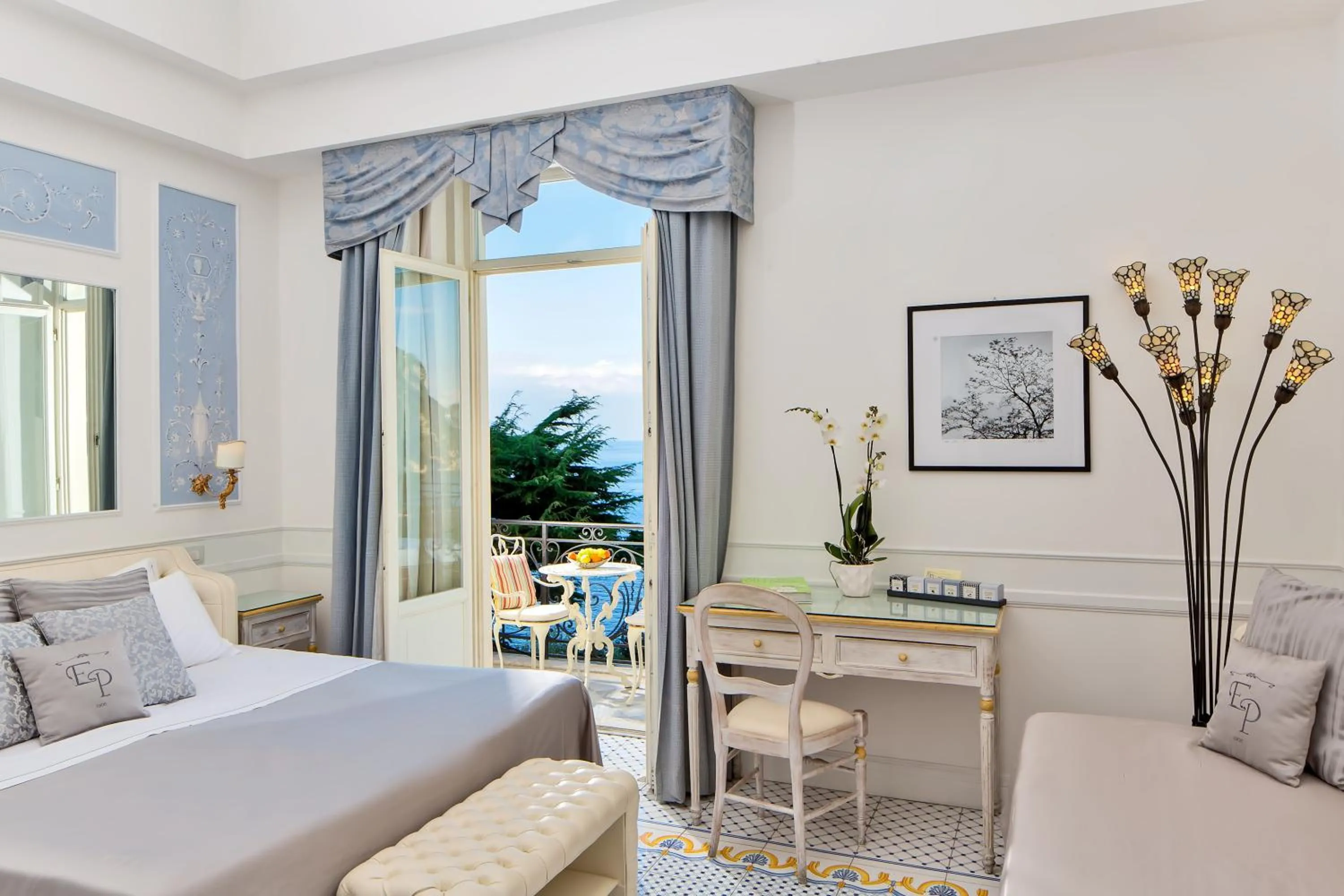Deluxe Double Room with Sea View in Luxury Villa Excelsior Parco