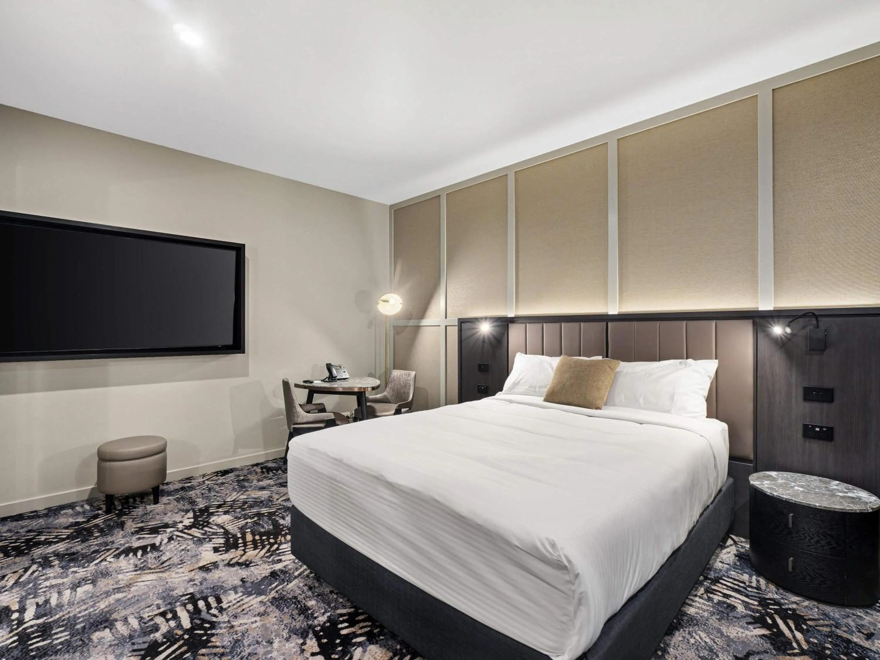 Deluxe King Room in Mercure Pakenham