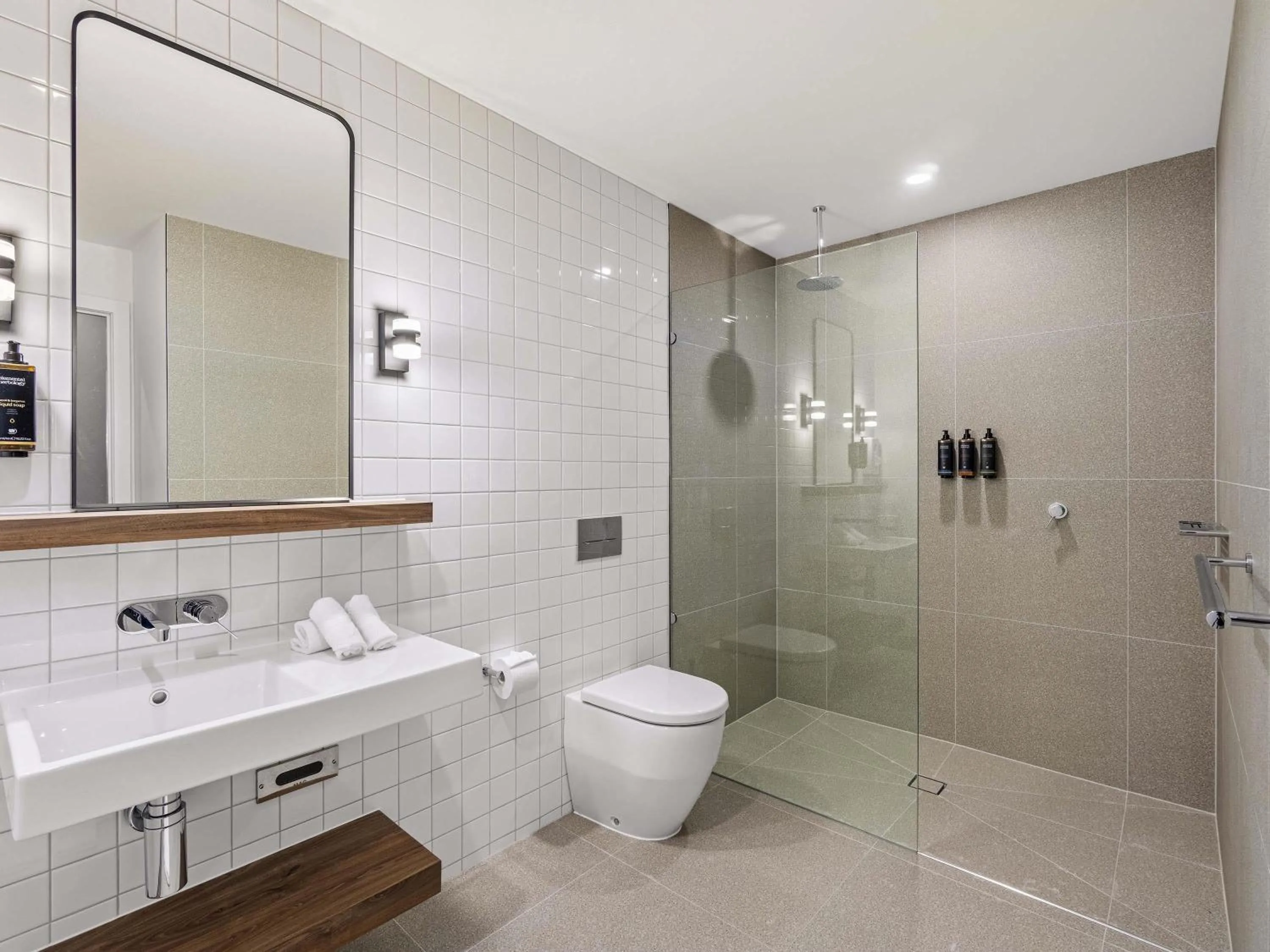 Privilege Room with Two Queen Beds in Mercure Pakenham