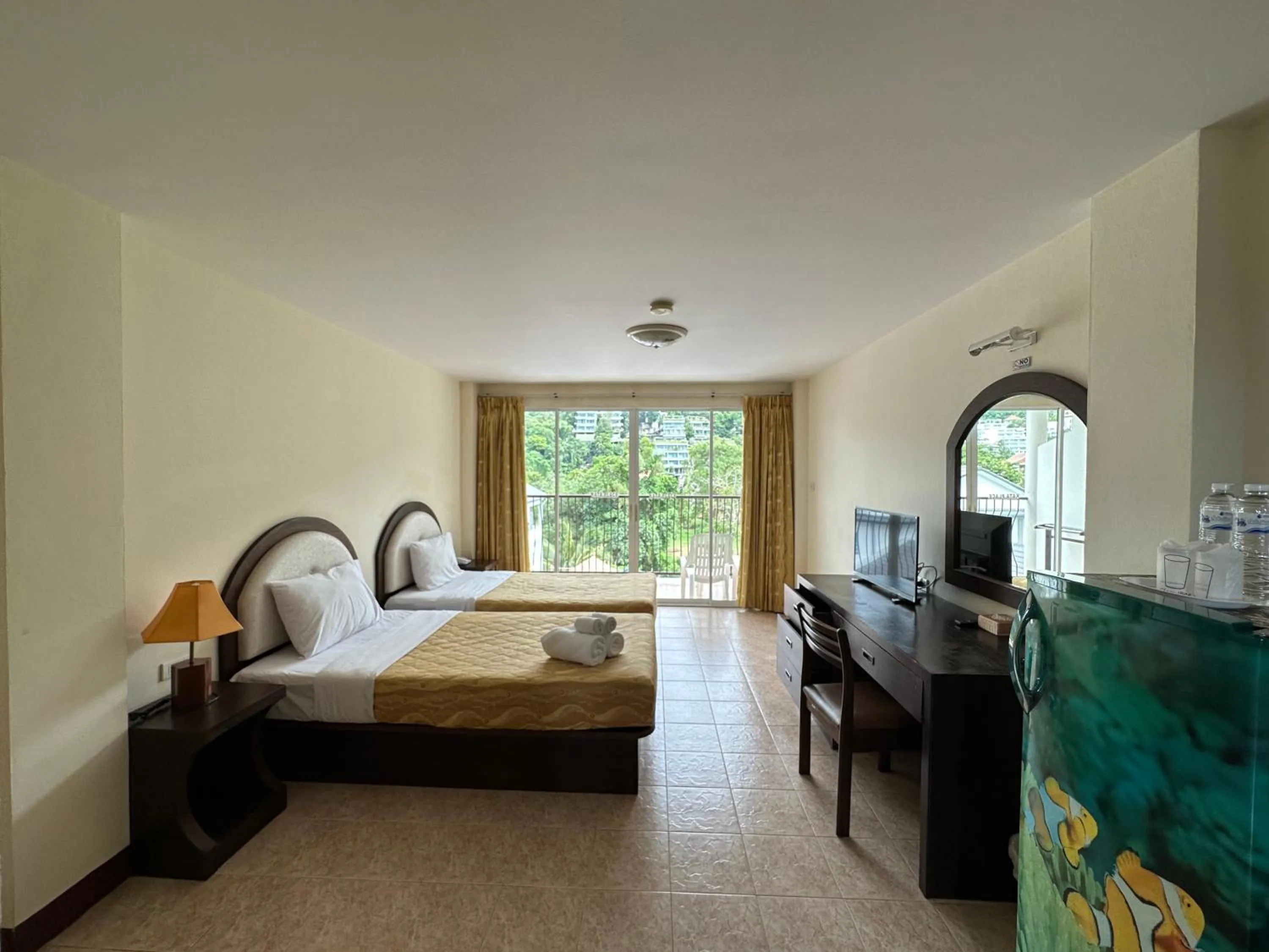 Deluxe Twin Room with Balcony in Kata Place Hotel