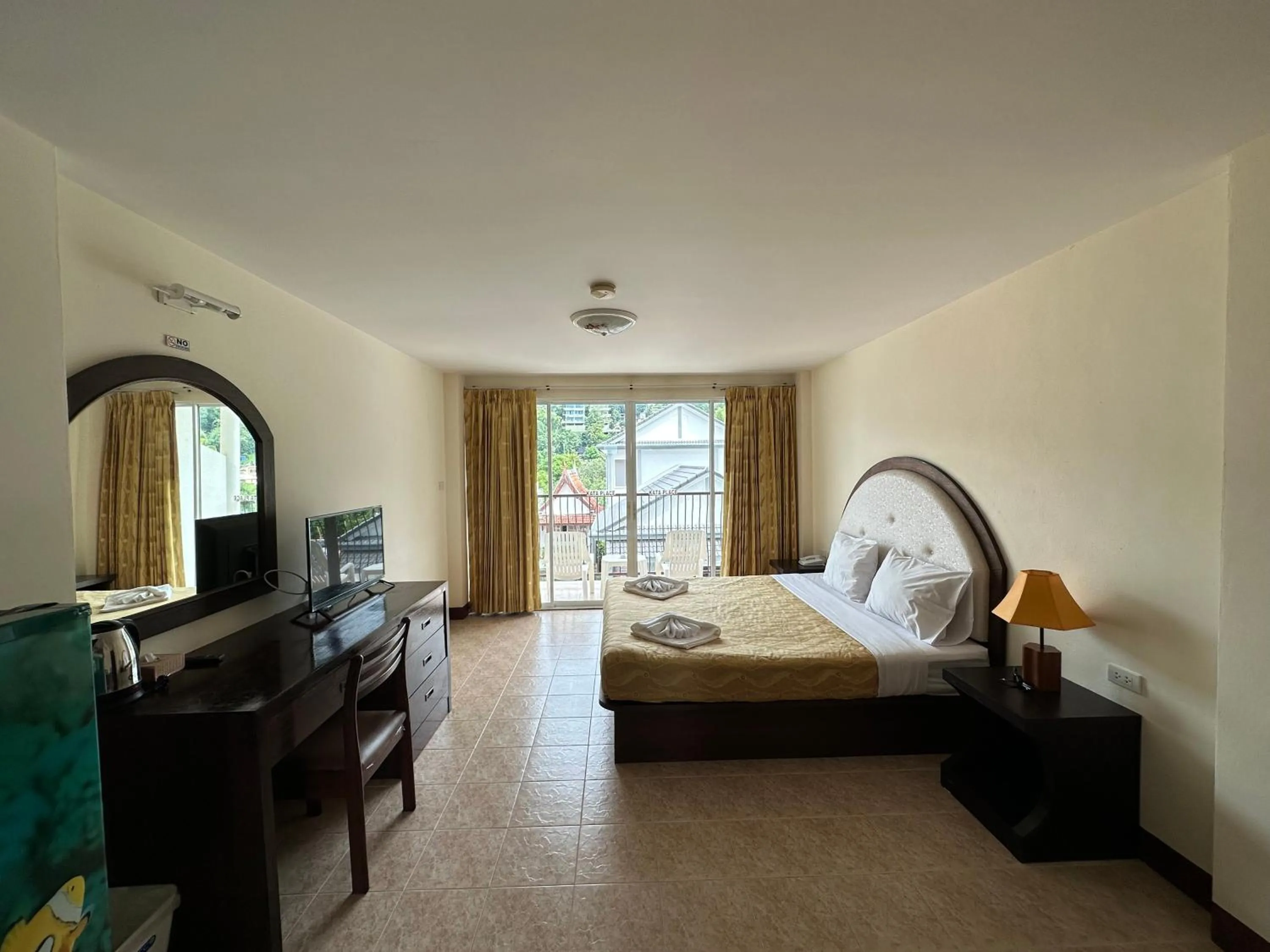Deluxe Double Room with Balcony in Kata Place Hotel
