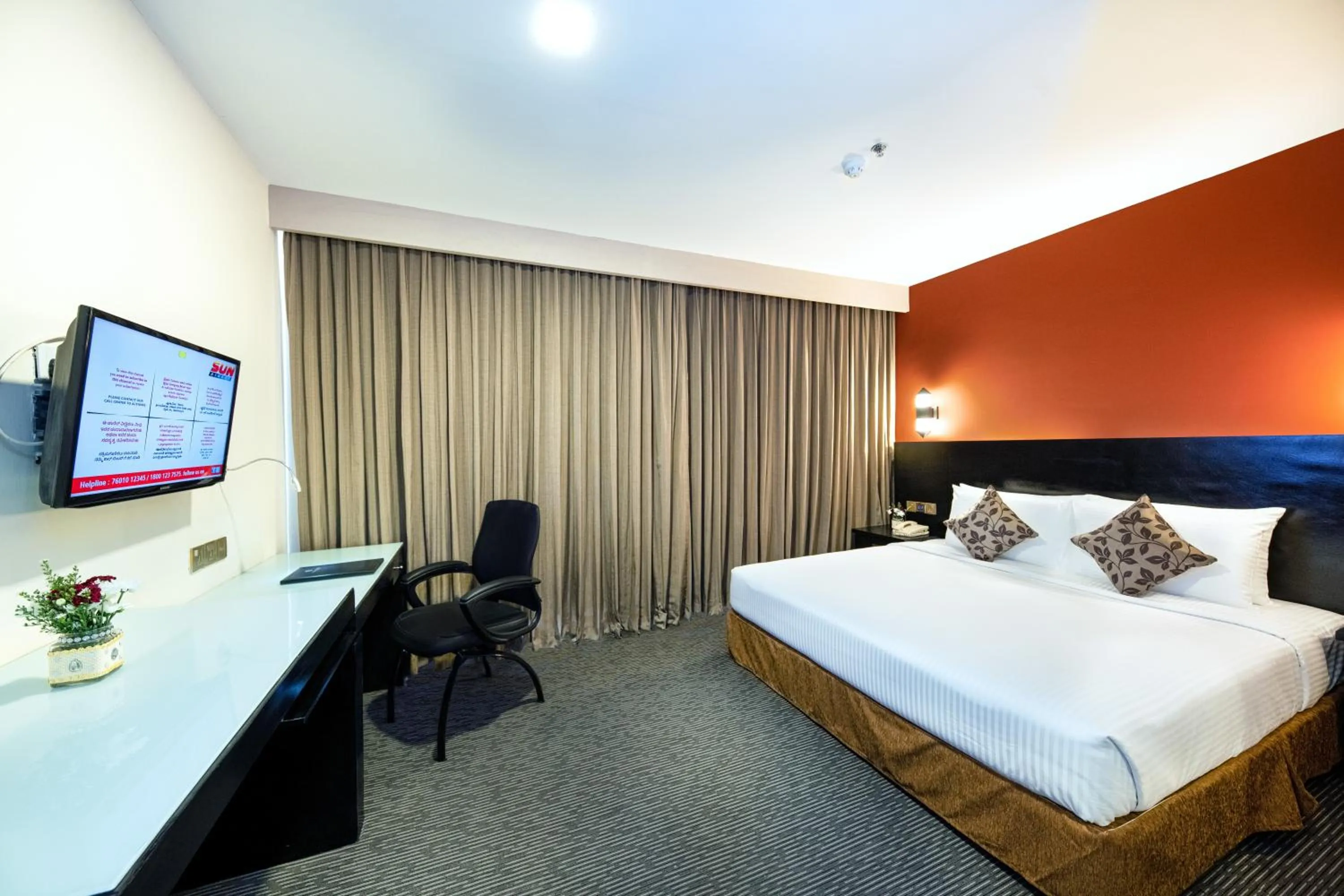 Superior King Room with Balcony in Pearl Grand By Rathna