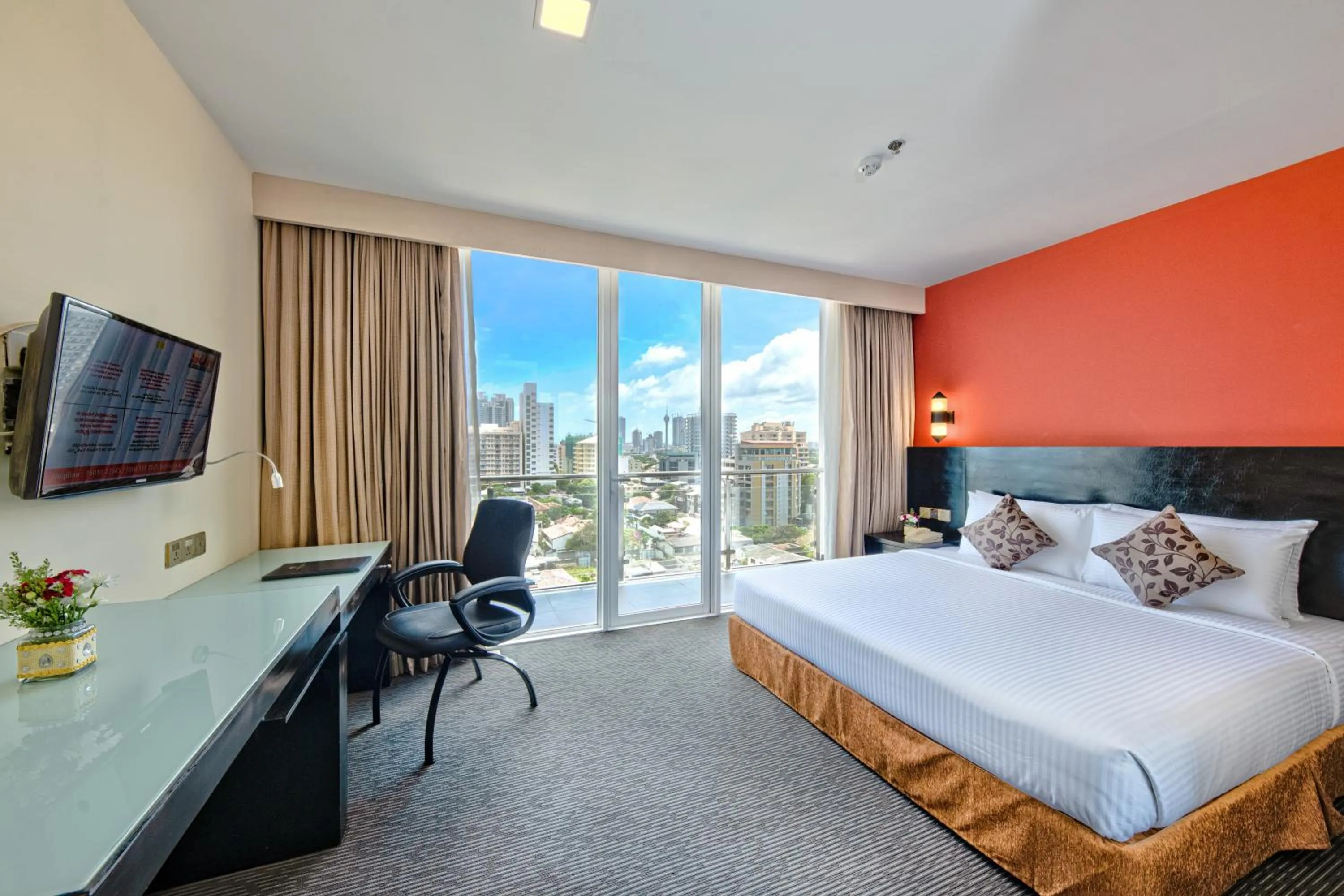 Deluxe King Room with Balcony in Pearl Grand By Rathna