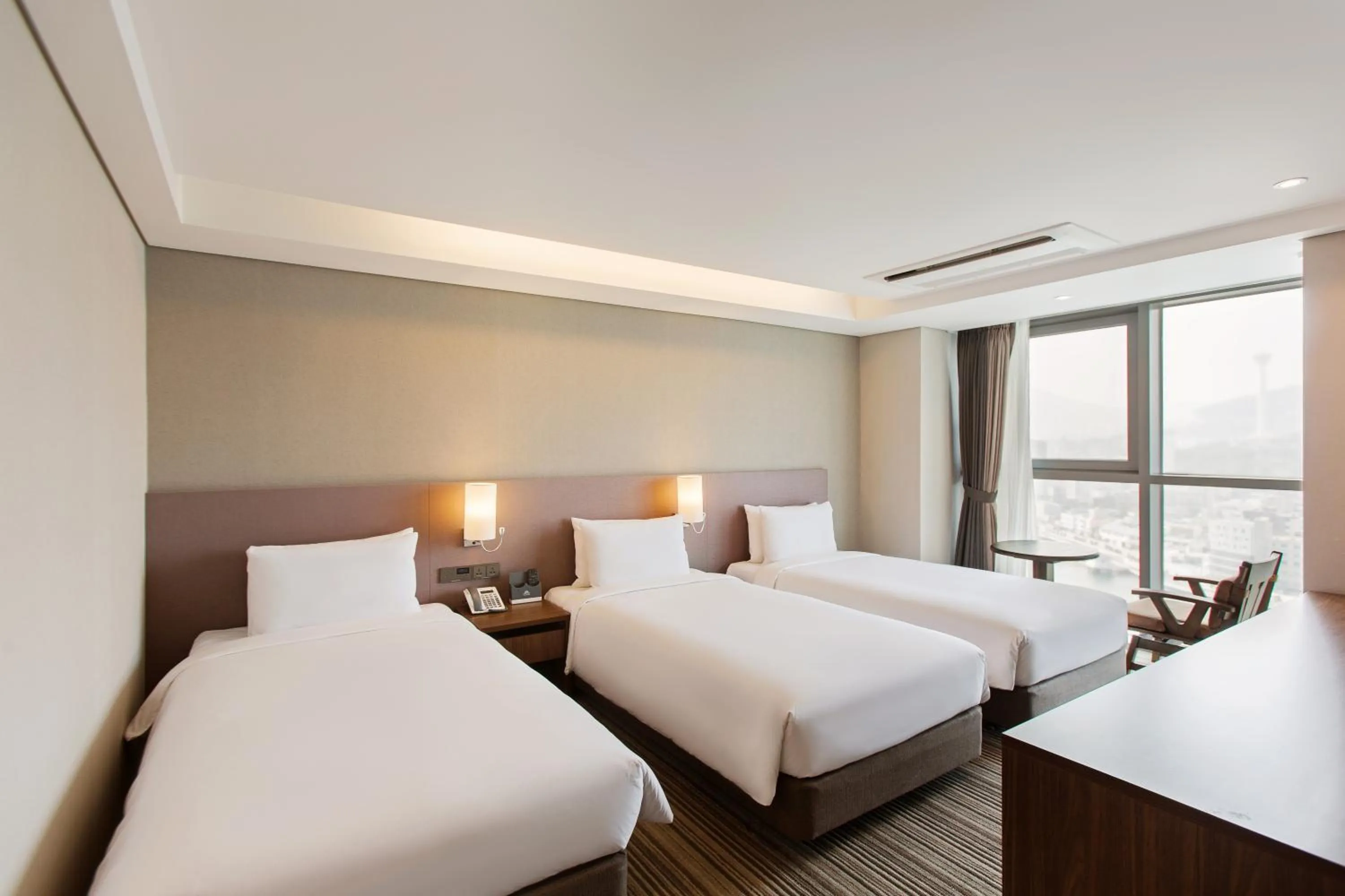 Deluxe Triple Room with Partial Ocean View in Hotel Adela