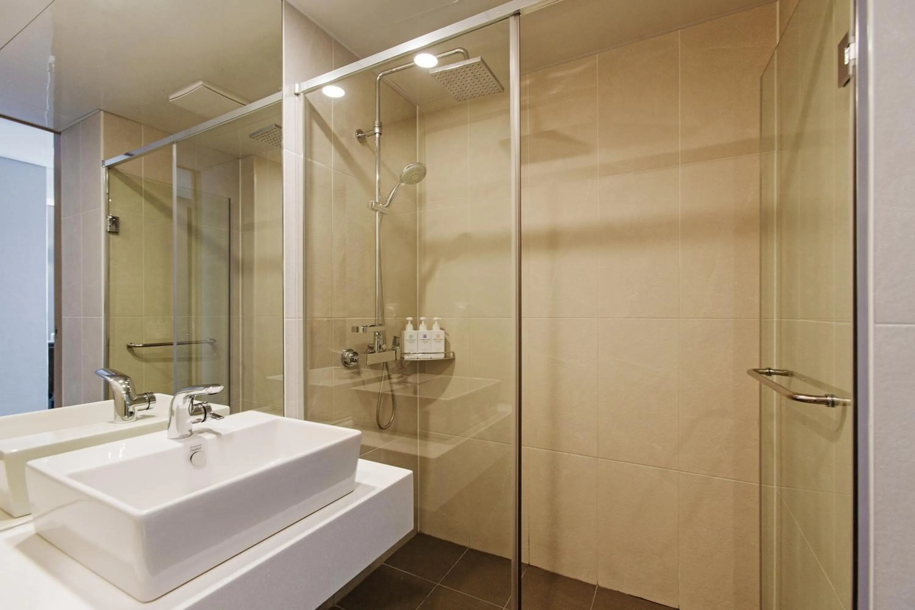 Deluxe Connecting Room with Half Harbor View in Hotel Adela