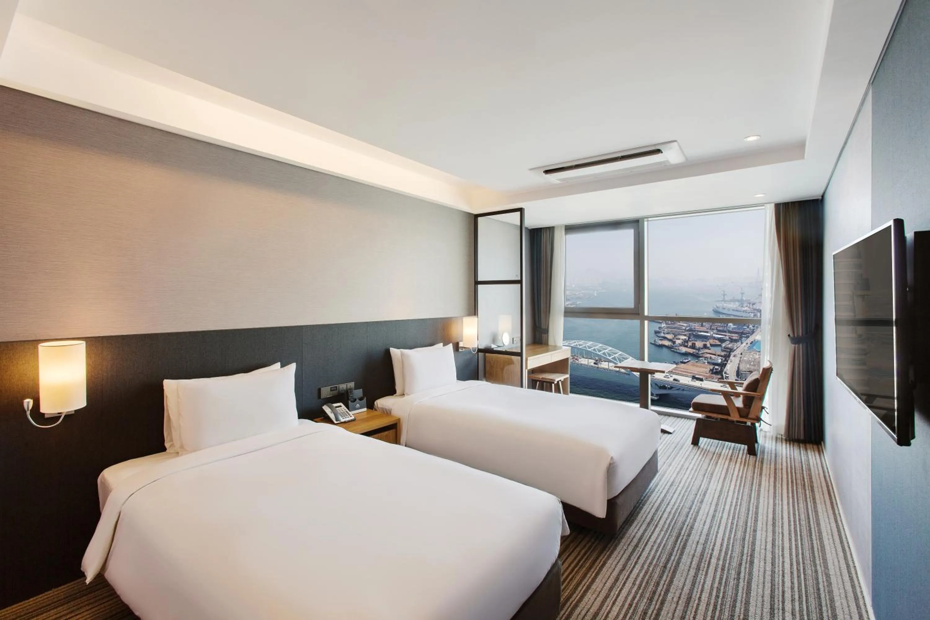Deluxe Twin Room with Harbor View in Hotel Adela