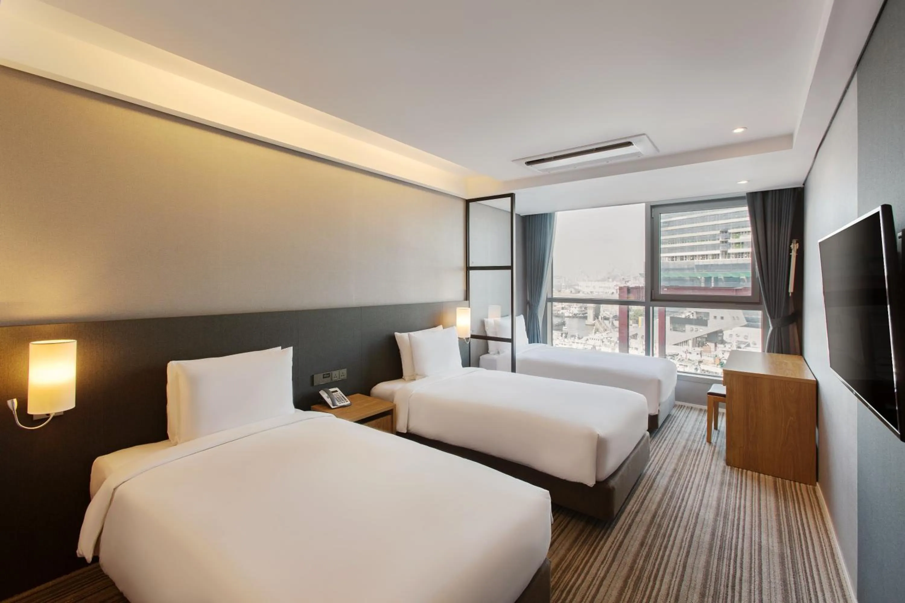 Standard Triple Room with City View in Hotel Adela