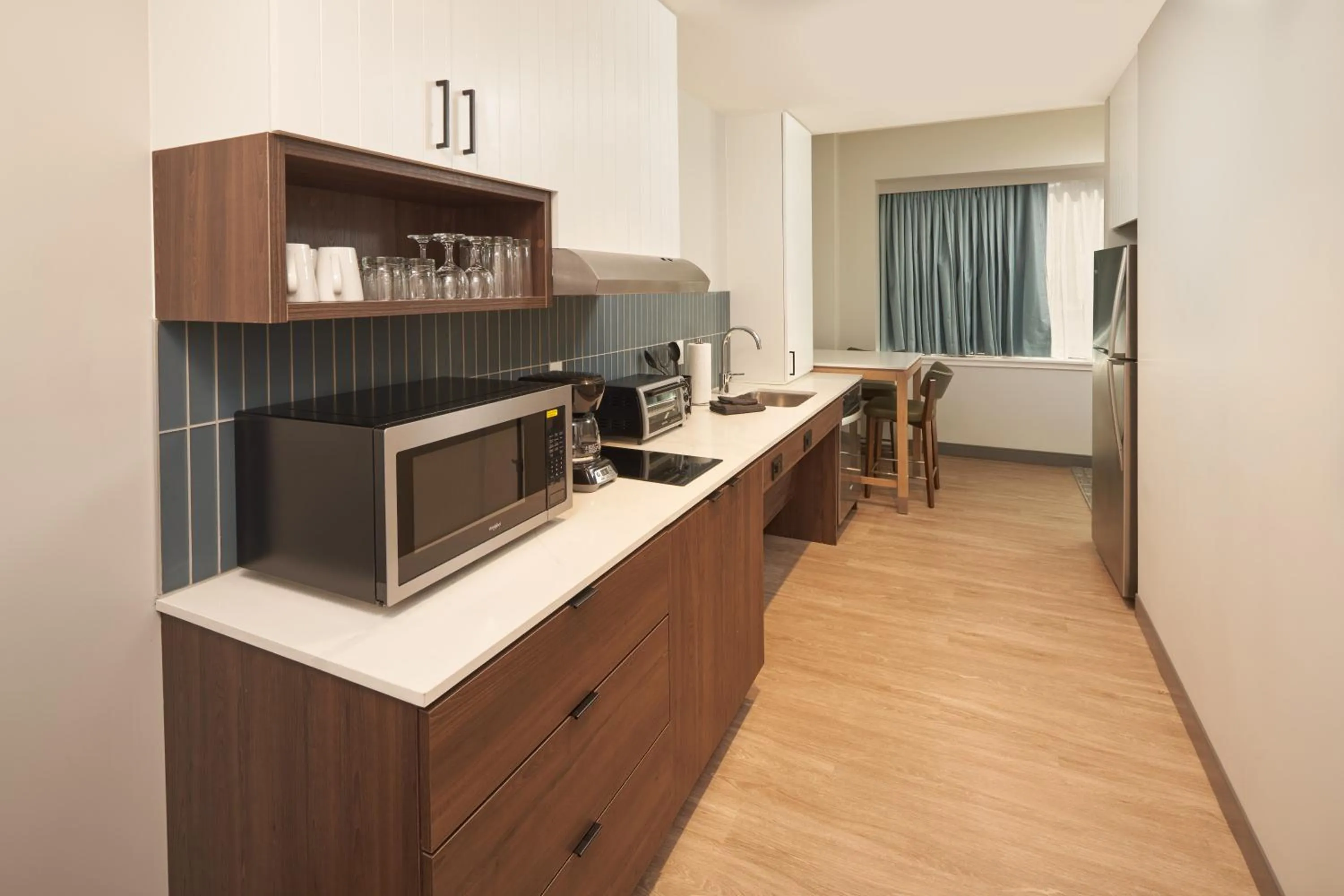 King Studio with Mobility Accessible Tub in Staybridge Suites Wilmington Downtown by IHG