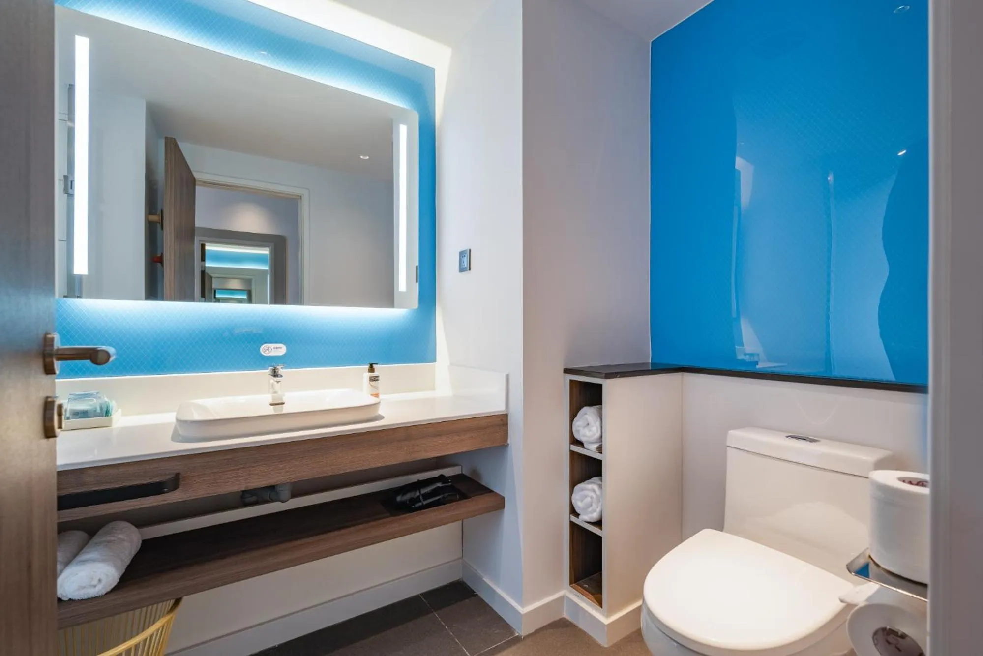 King Suite with City View in Holiday Inn Express Huludao Seaview by IHG