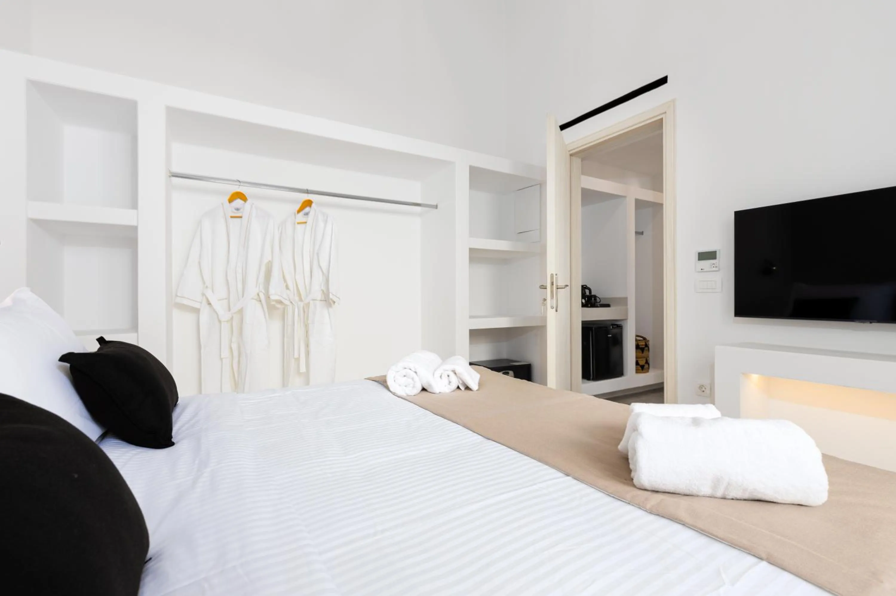 Executive Suite with Heated Swimming Pool in SERAPIAS SUITES