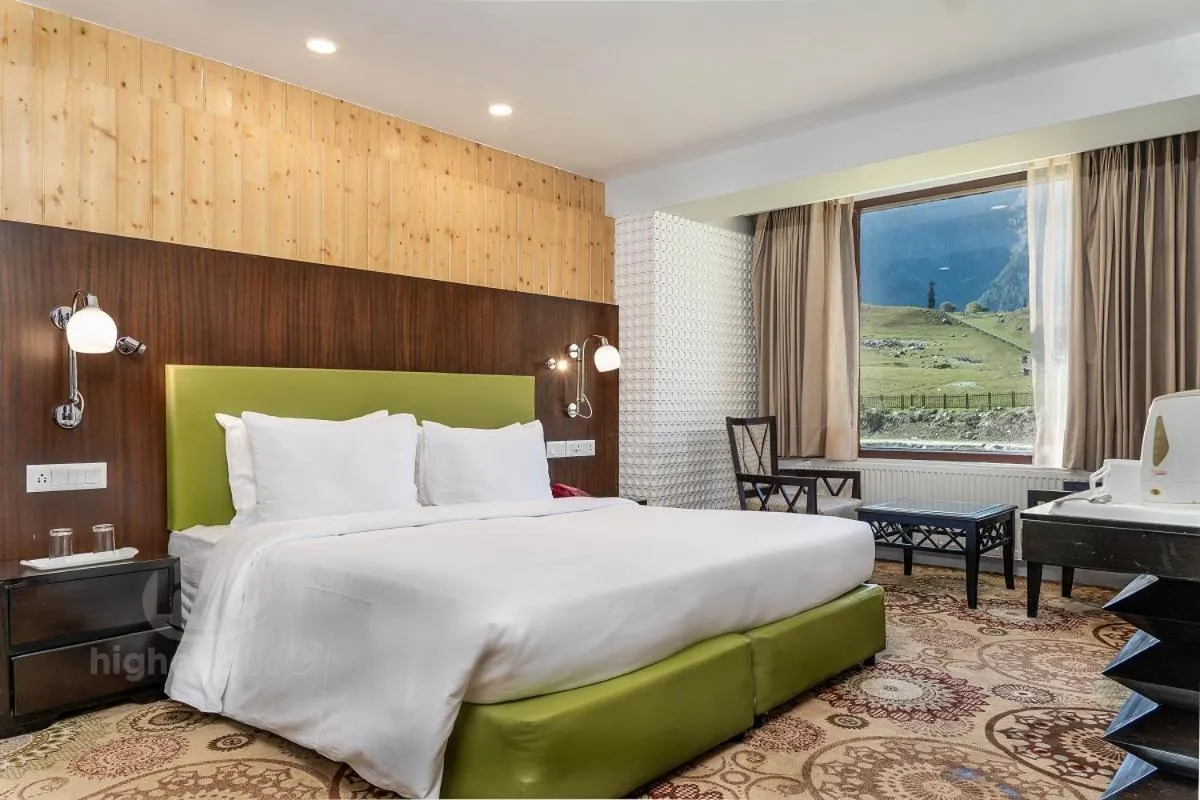 Deluxe Double Room in Country Inn & Suites By Radisson Sonamarg