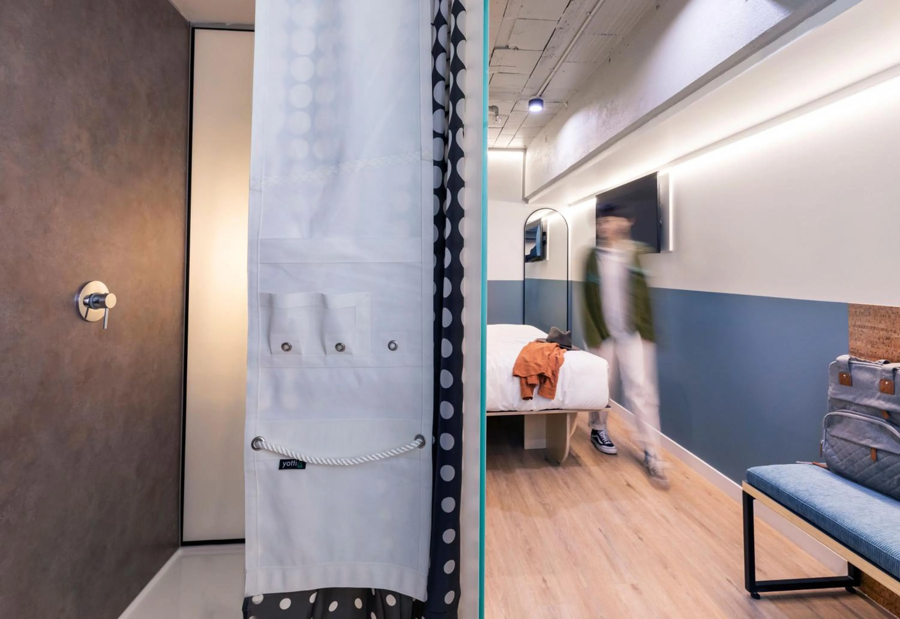 Queen Ensuite Accessible Interior  in LyLo Auckland