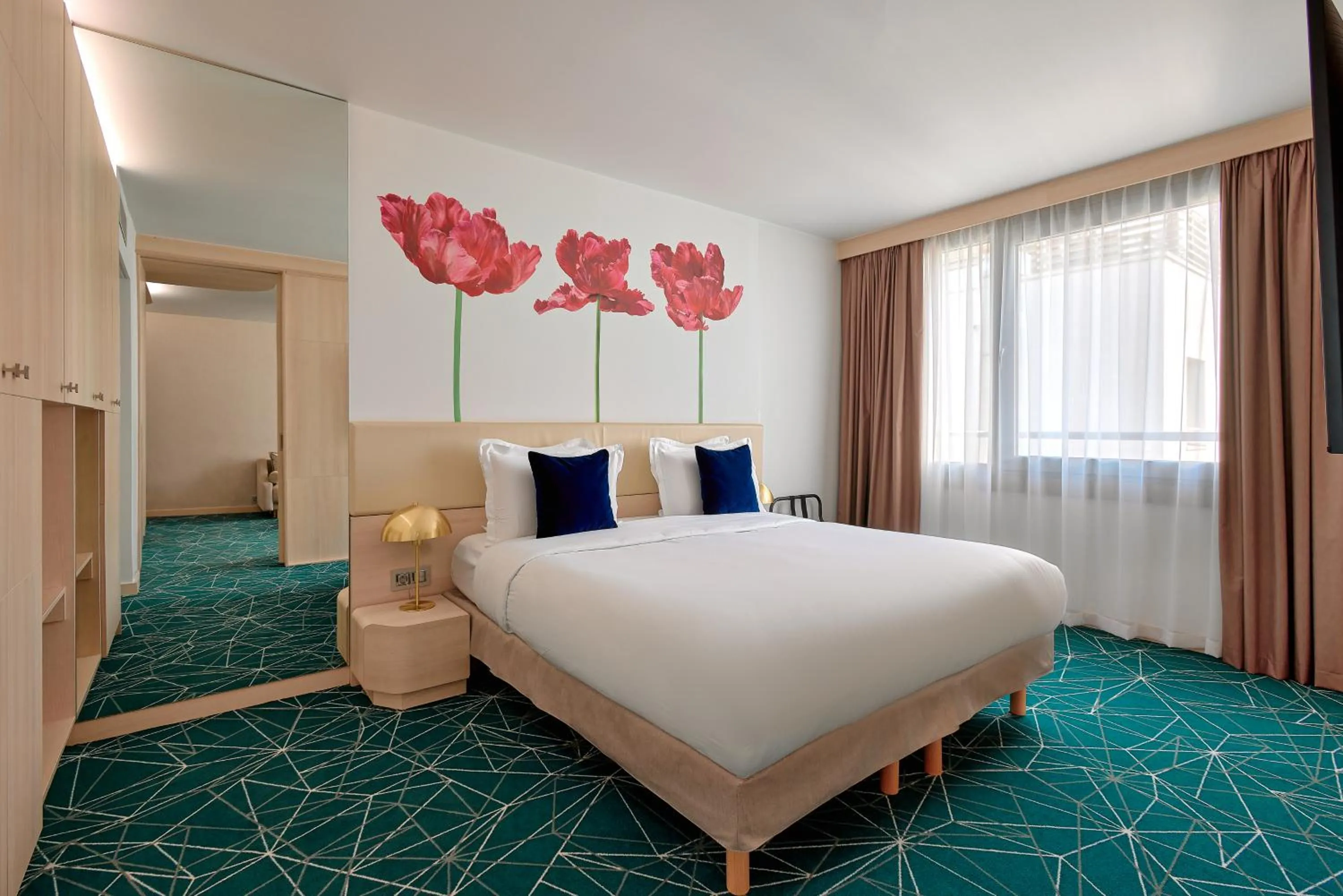 Junior Suite with 1 King Bed in Golden Tulip Warszawa Centrum