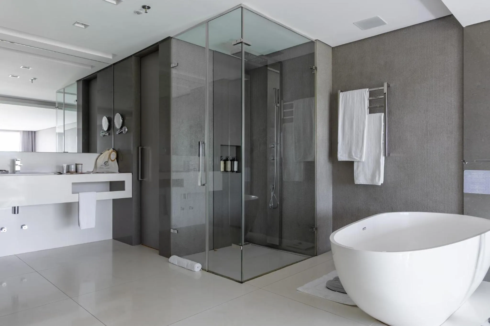 Suite with Hot Tub at the deck - single occupancy in Suryaa Hotel Pinhais, Curio Collection by Hilton