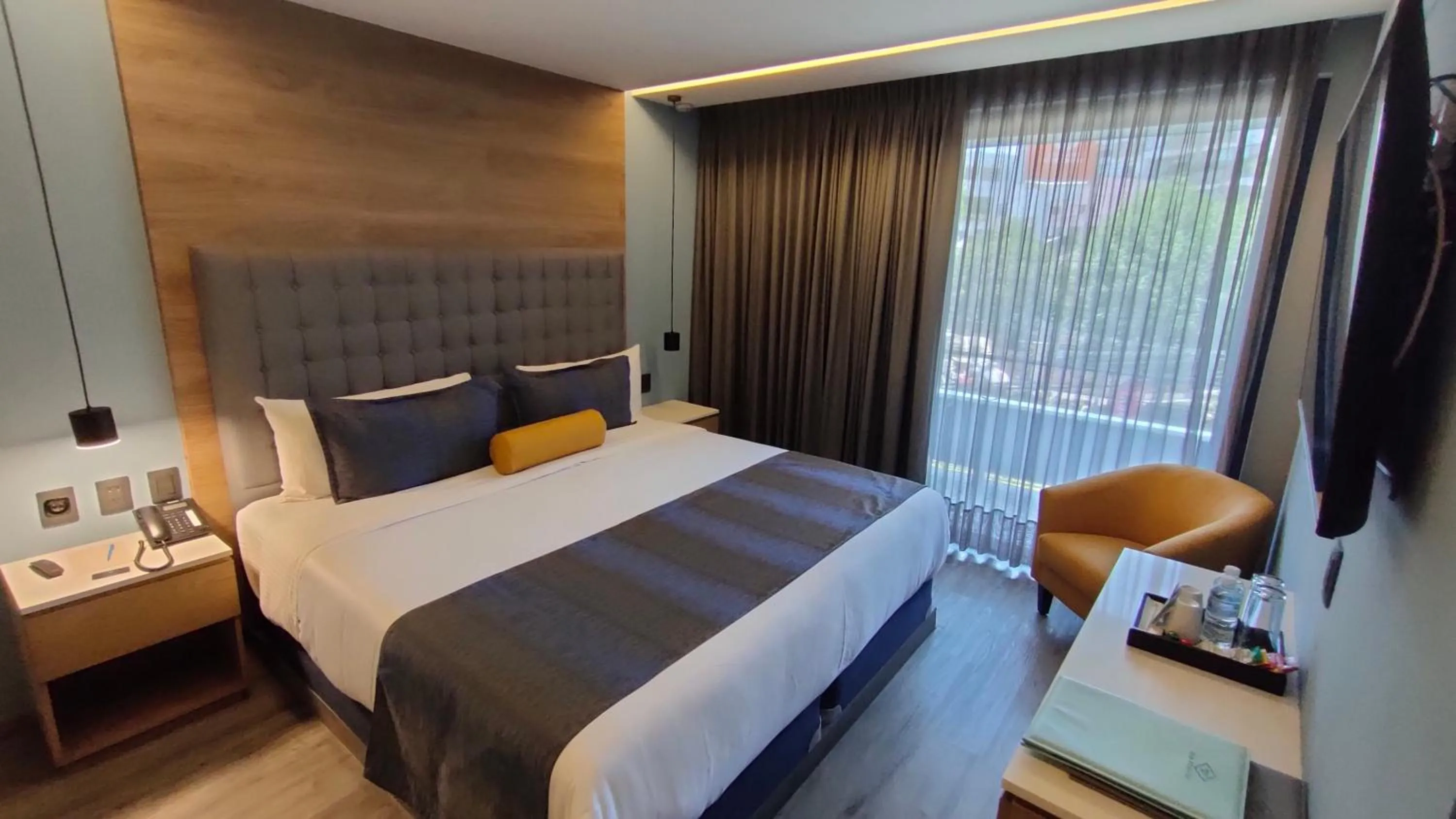 King Suite with Balcony in Alia Inn Boutique WTC