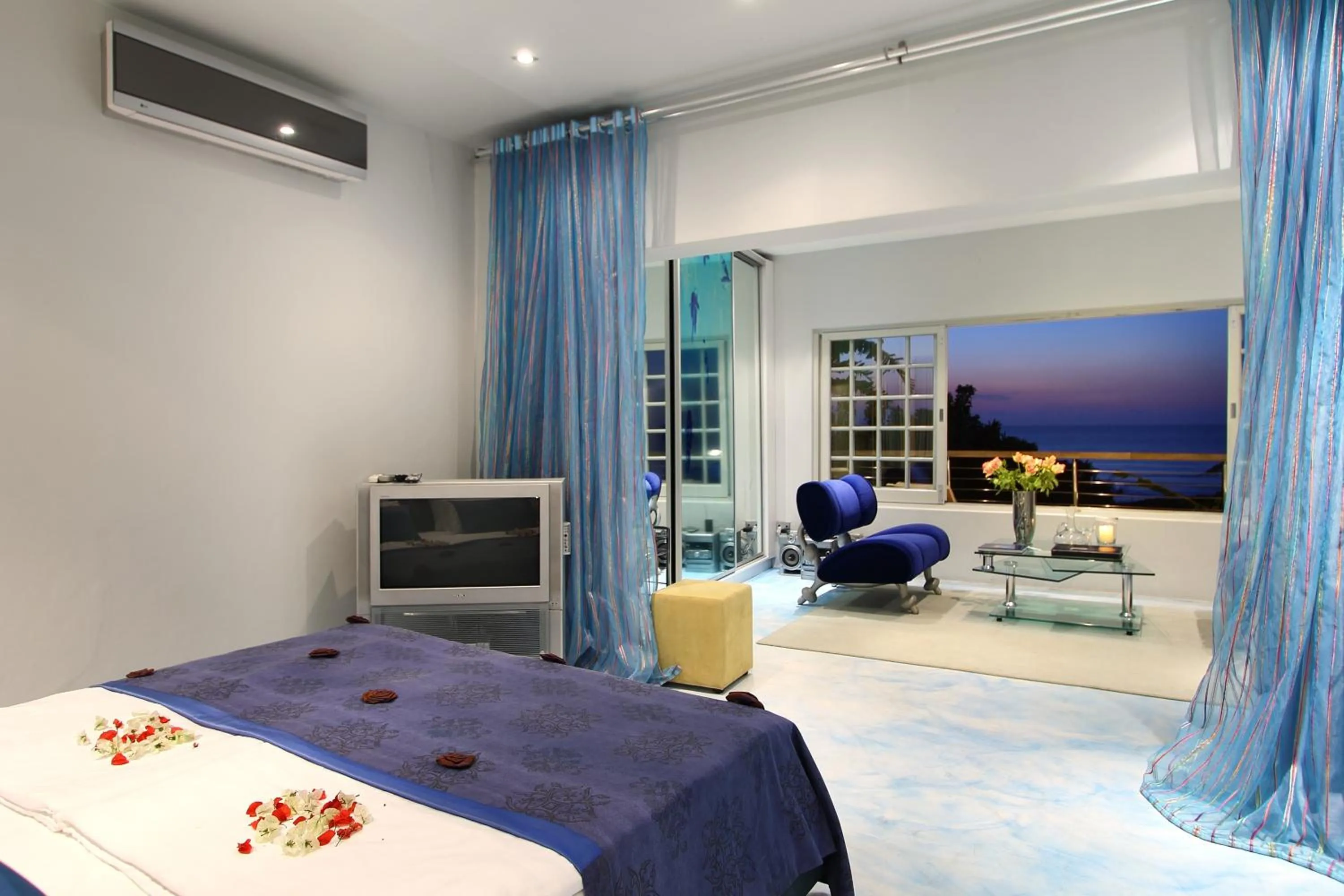 King Room with Sea View in Days At Sea Beach Lodge