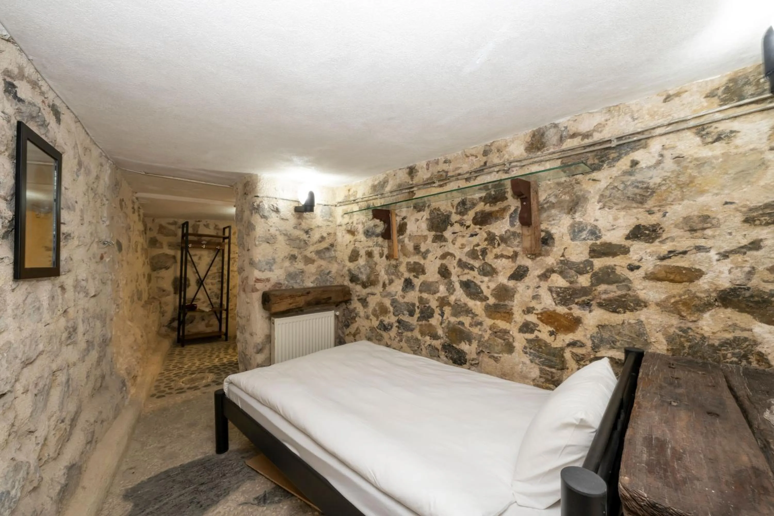 Single Room with Shared Bathroom (basement) in Taksim Antique Hotel