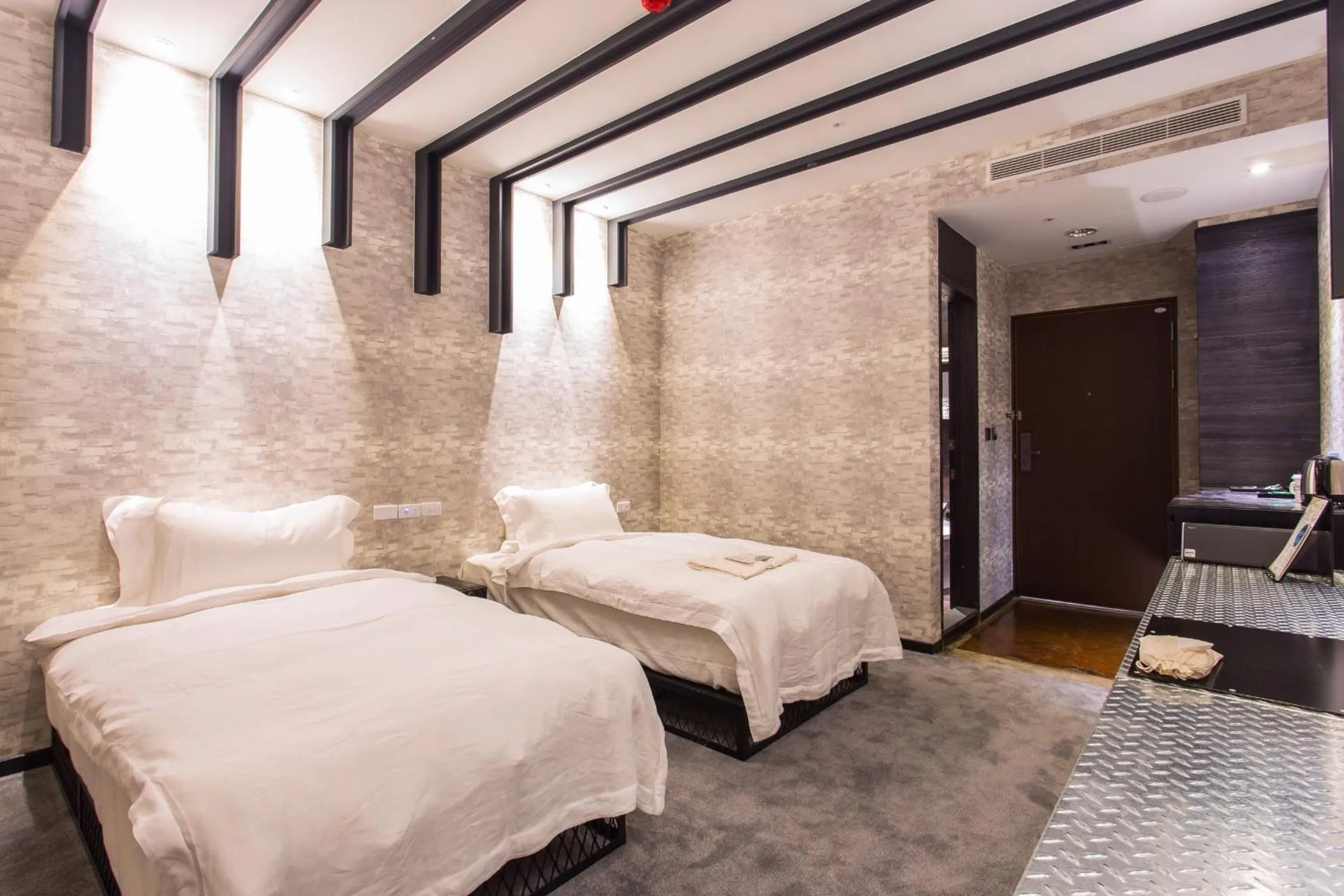 Standard Twin Room - no window in The Tree House