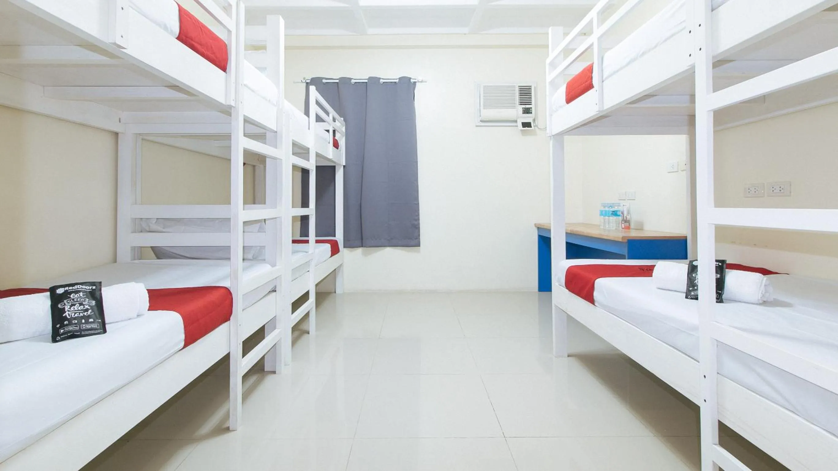 Mixed Dormitory Room in RedDoorz @ Insular Square Mandaue City