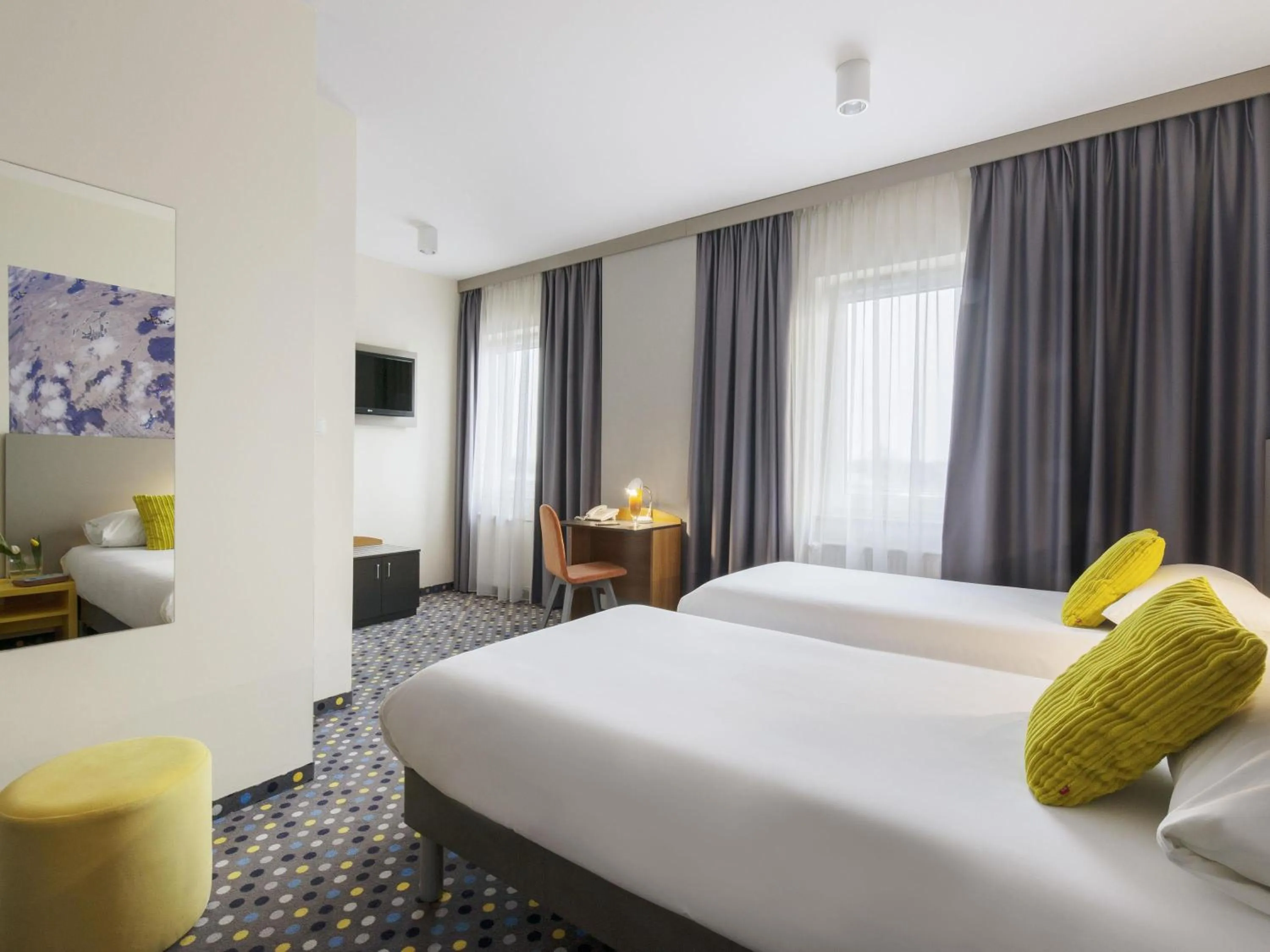 Standard Twin Room in ibis Styles Warszawa West