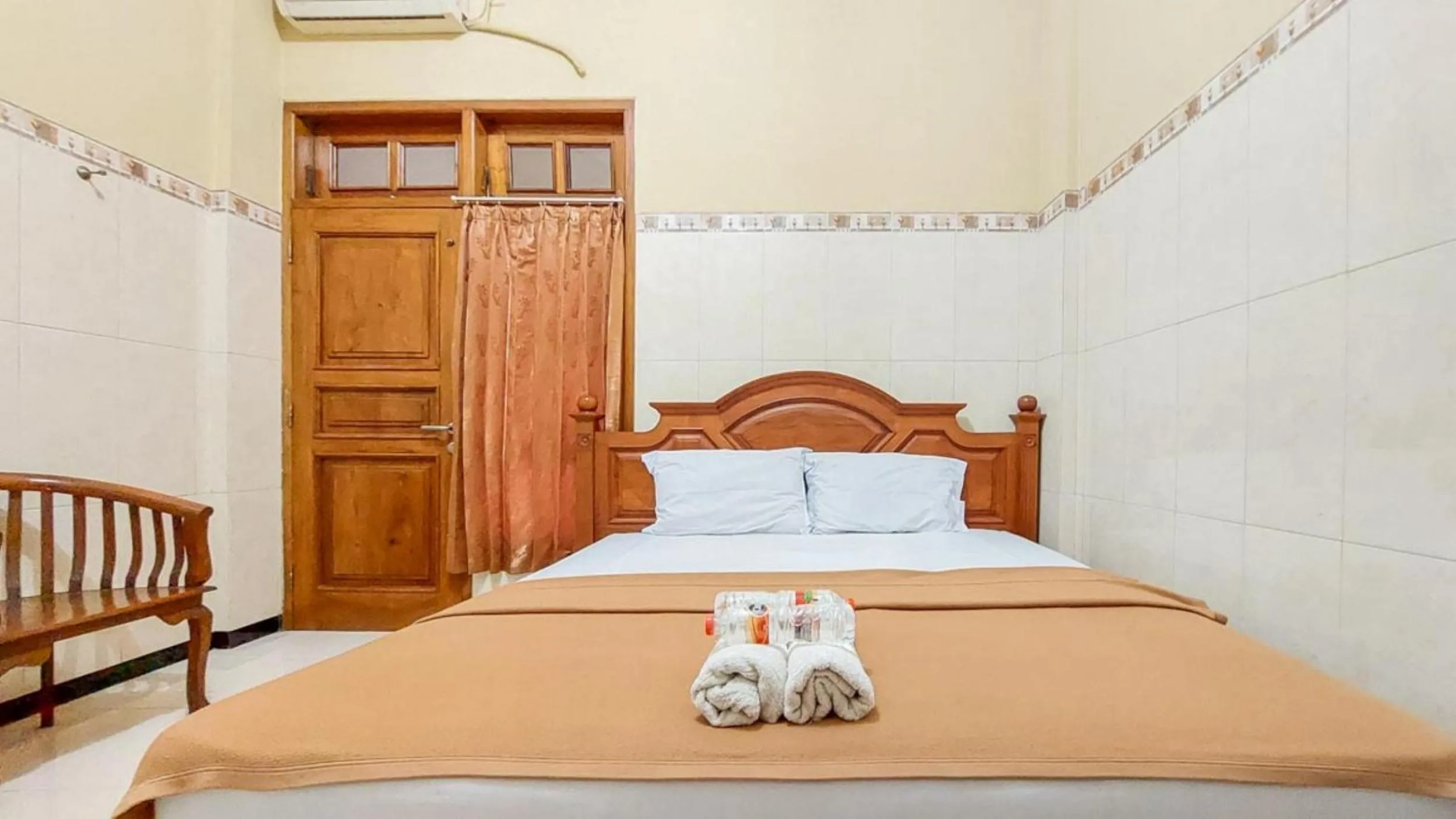 Suite in Hotel Shinta 2 near Alun Alun Kertosono Mitra RedDoorz