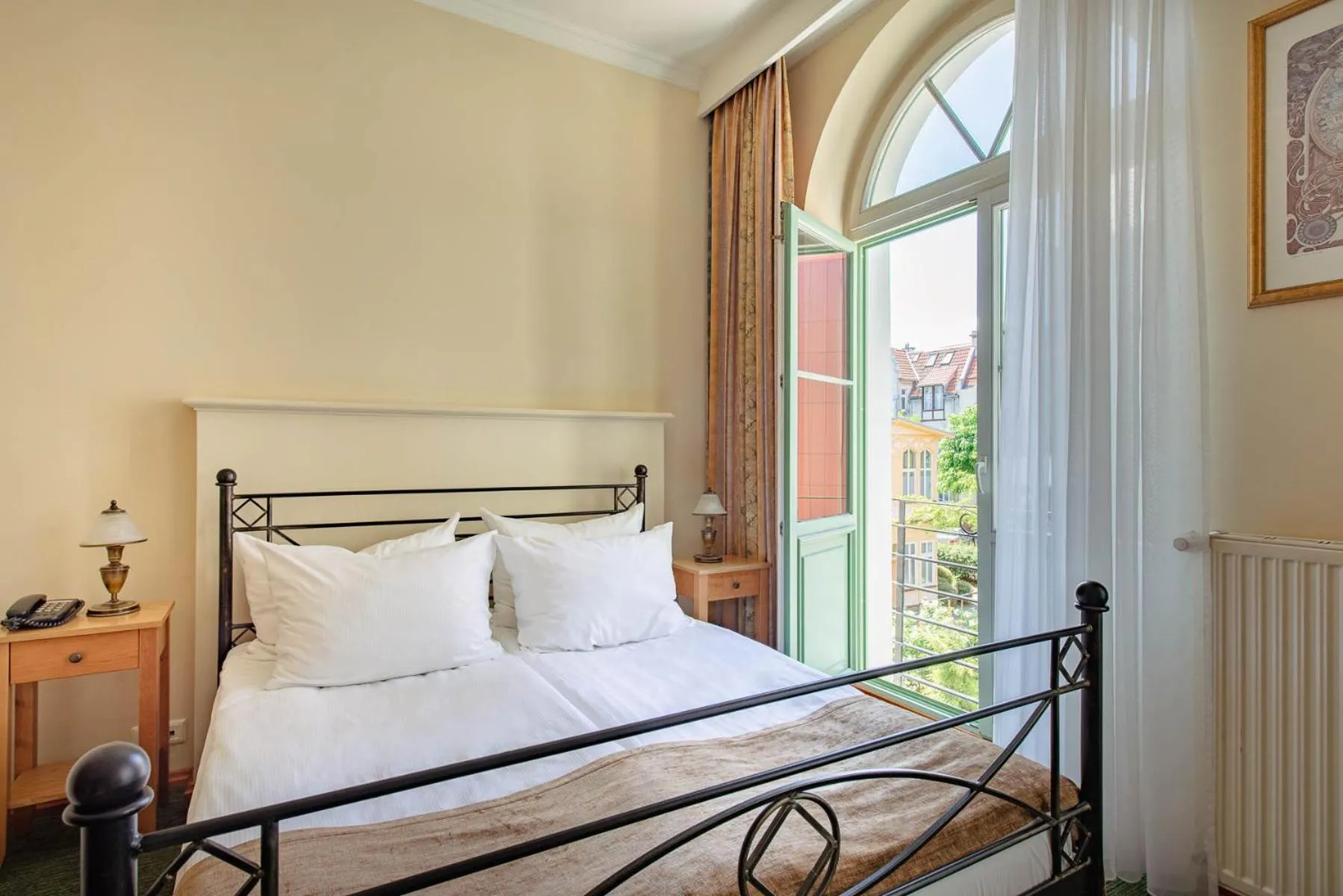 Deluxe Double Room in Villa Sedan - Destigo Hotels